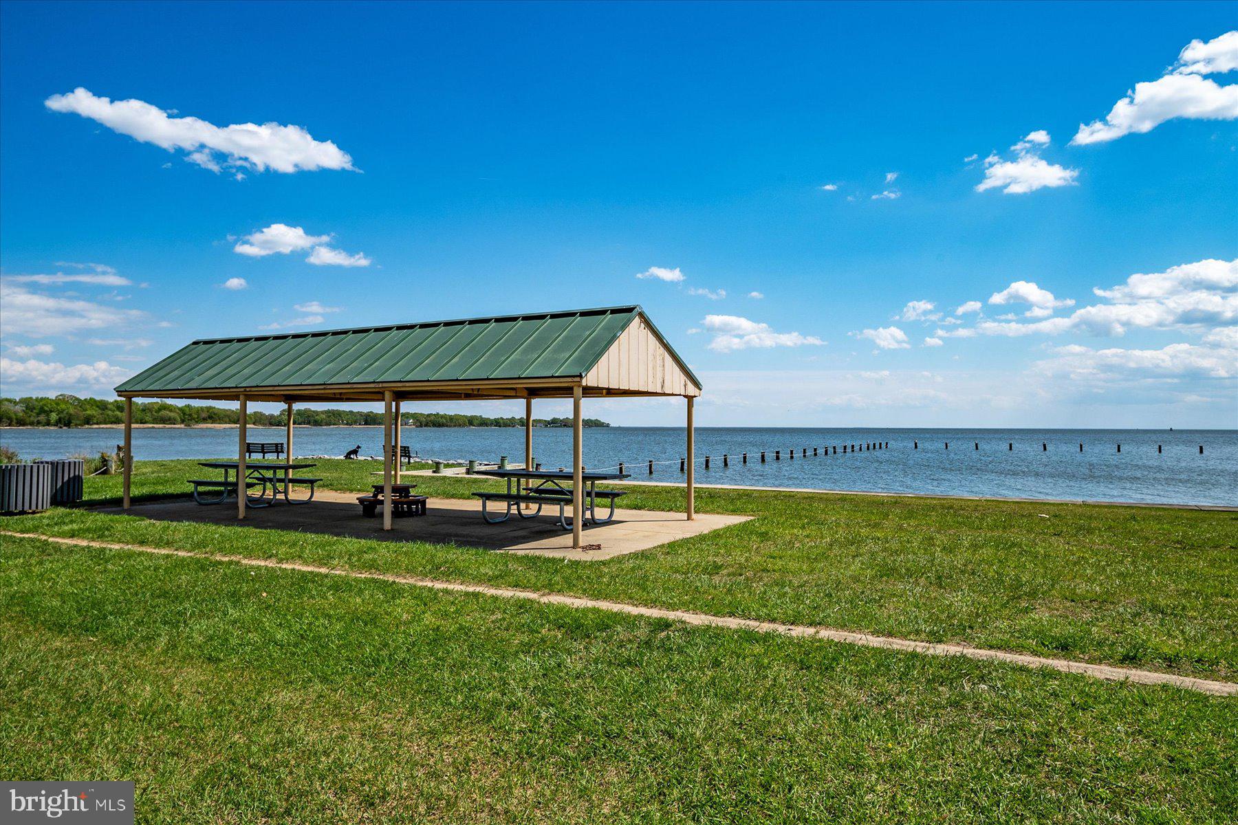 HILLSMERE SHORES - Residential