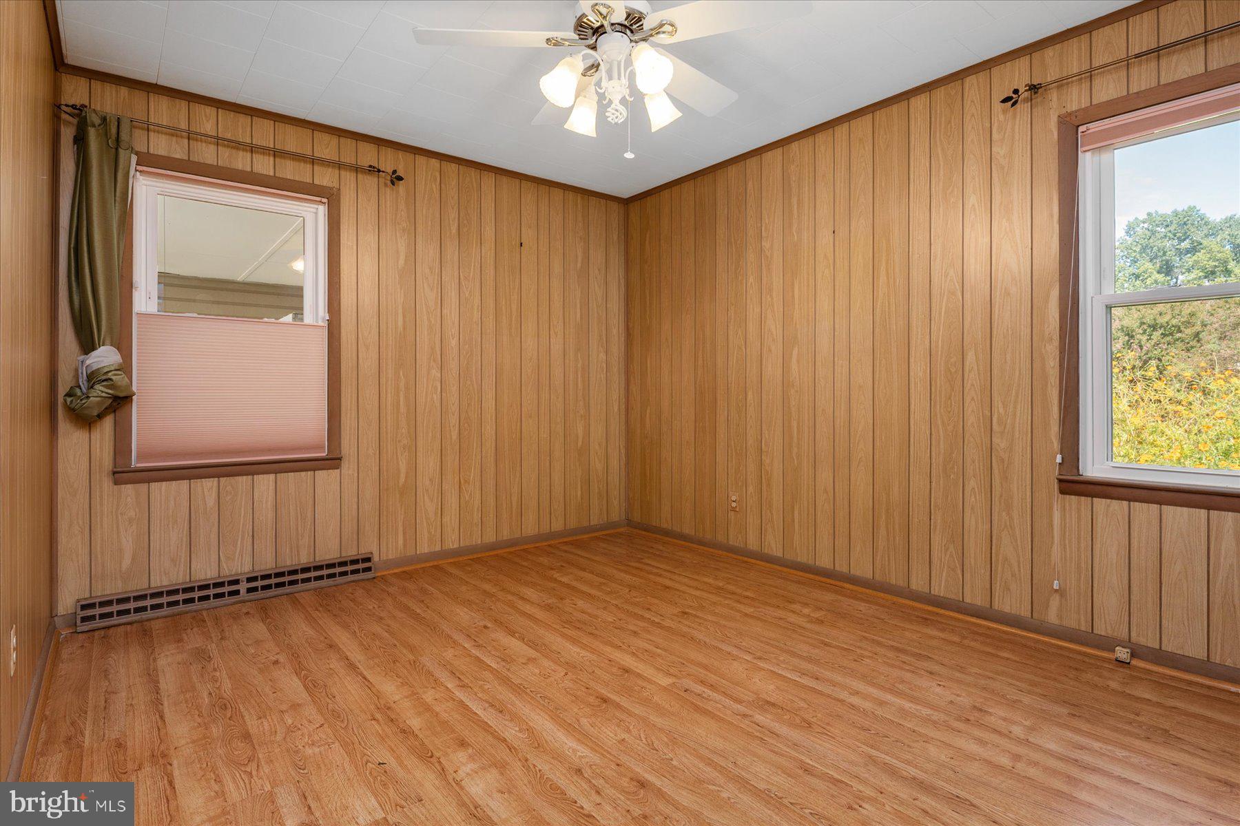 HILLSMERE SHORES - Residential
