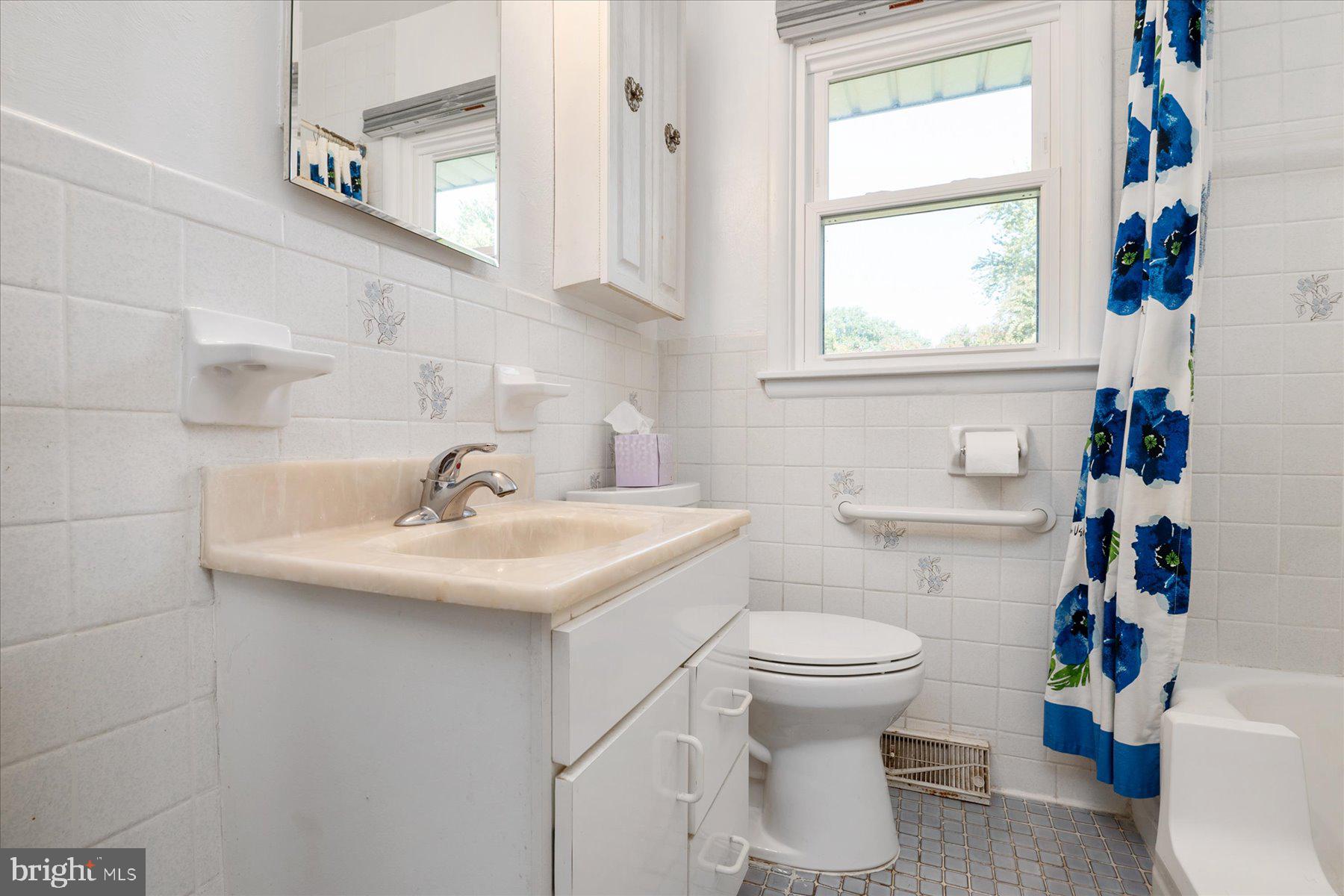 HILLSMERE SHORES - Residential