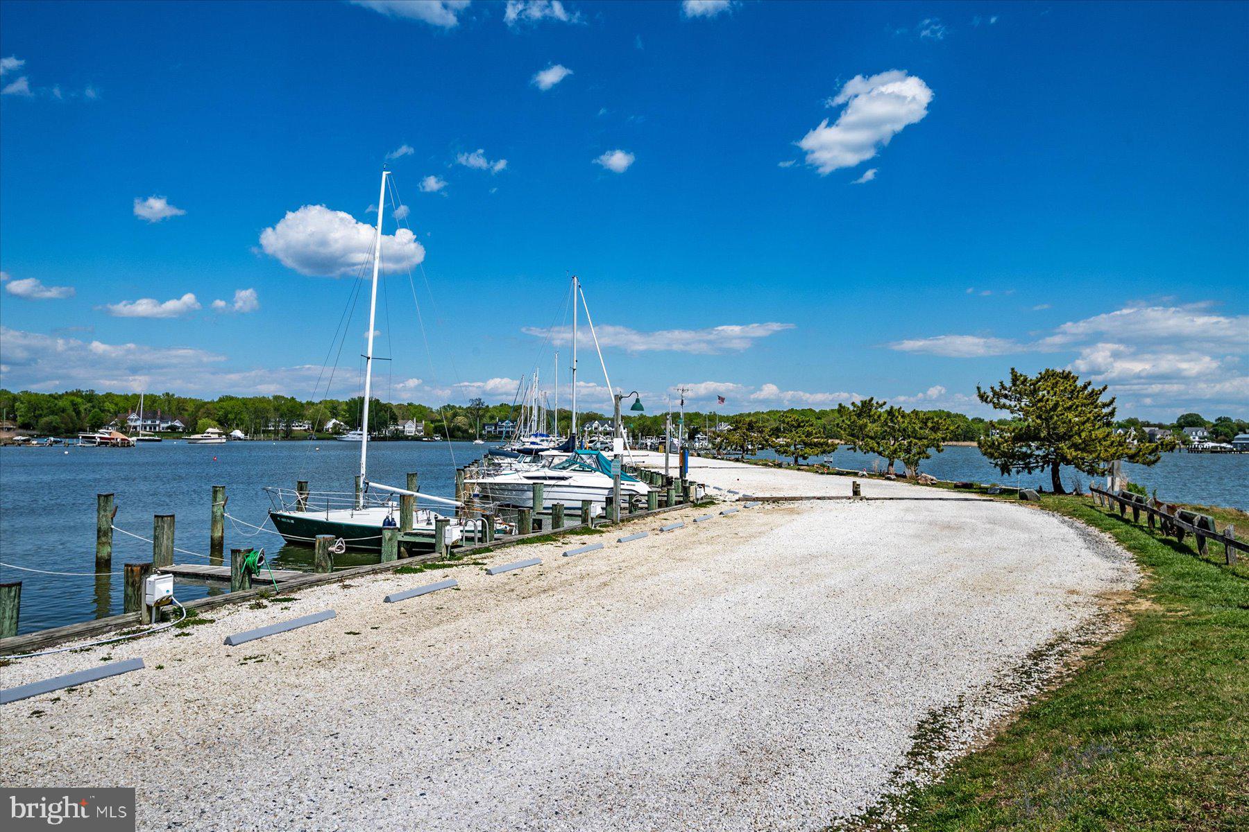 HILLSMERE SHORES - Residential