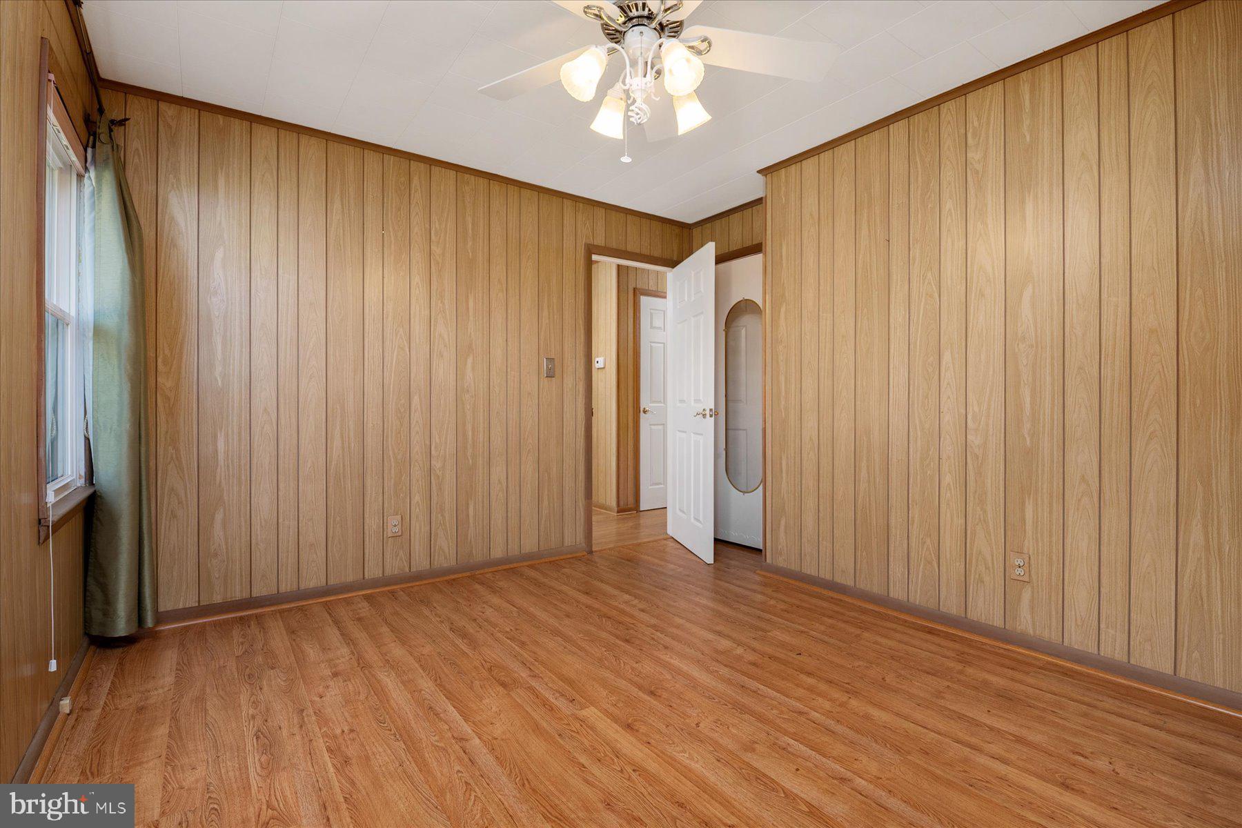 HILLSMERE SHORES - Residential