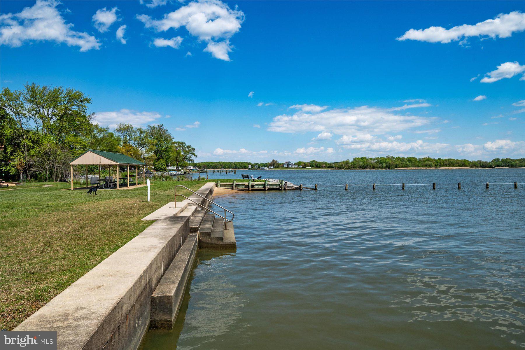 HILLSMERE SHORES - Residential