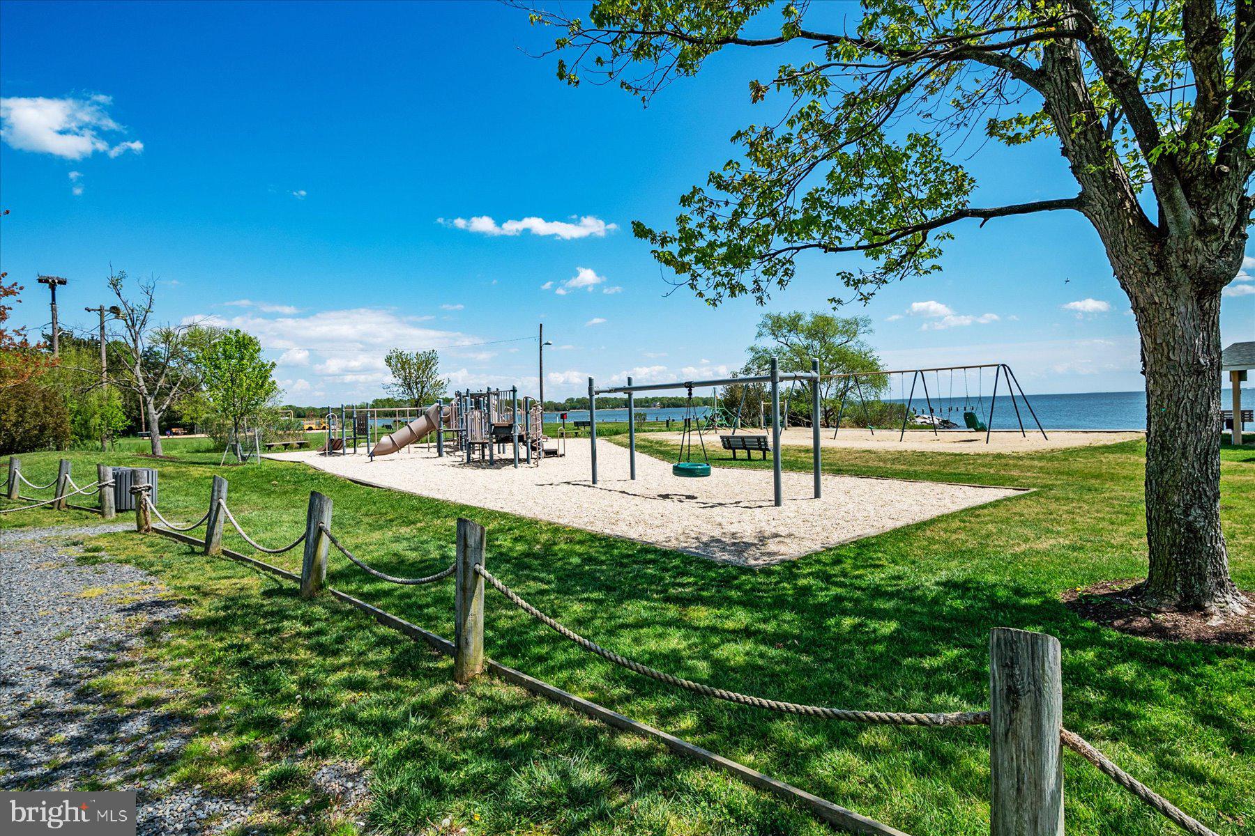 HILLSMERE SHORES - Residential