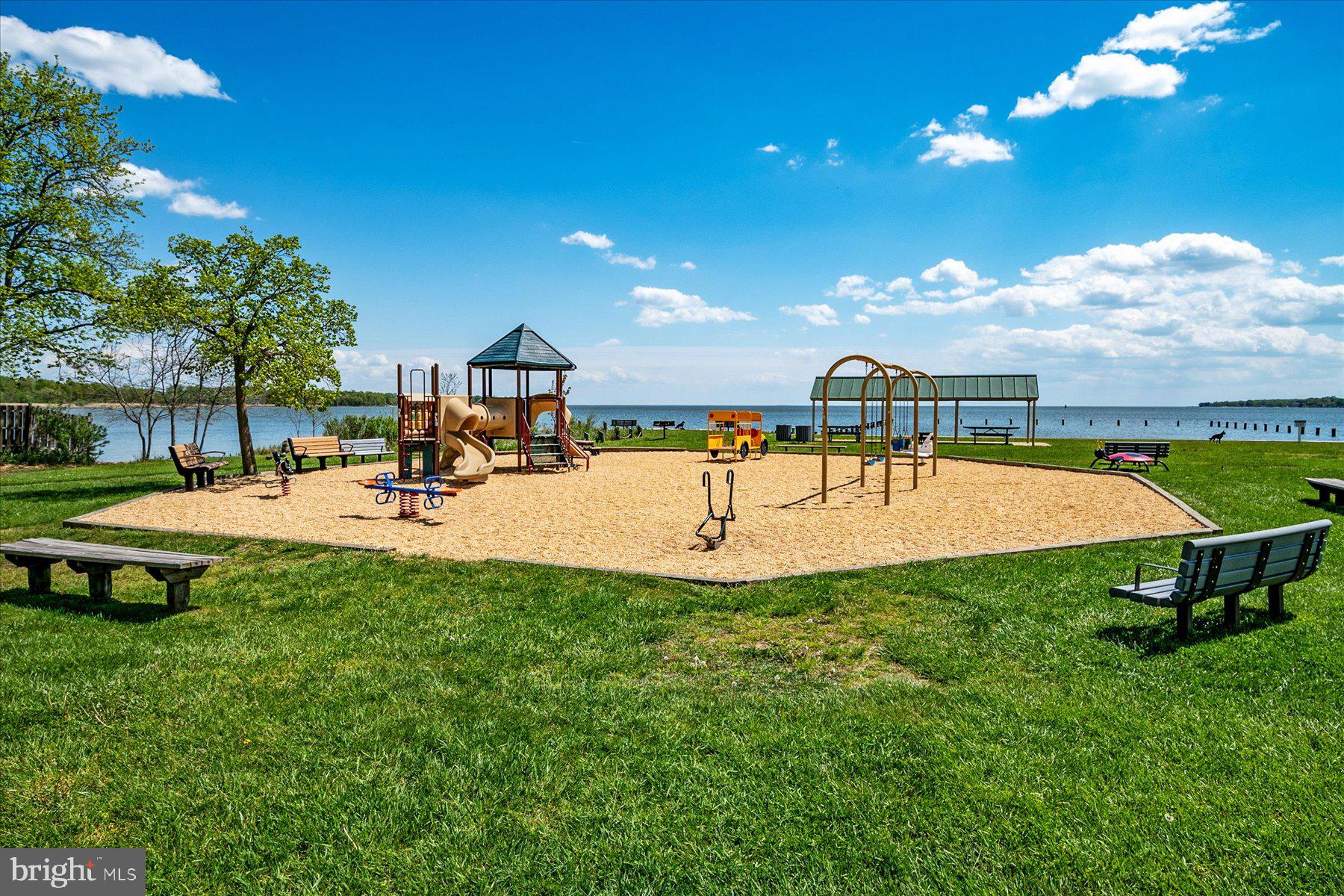 HILLSMERE SHORES - Residential