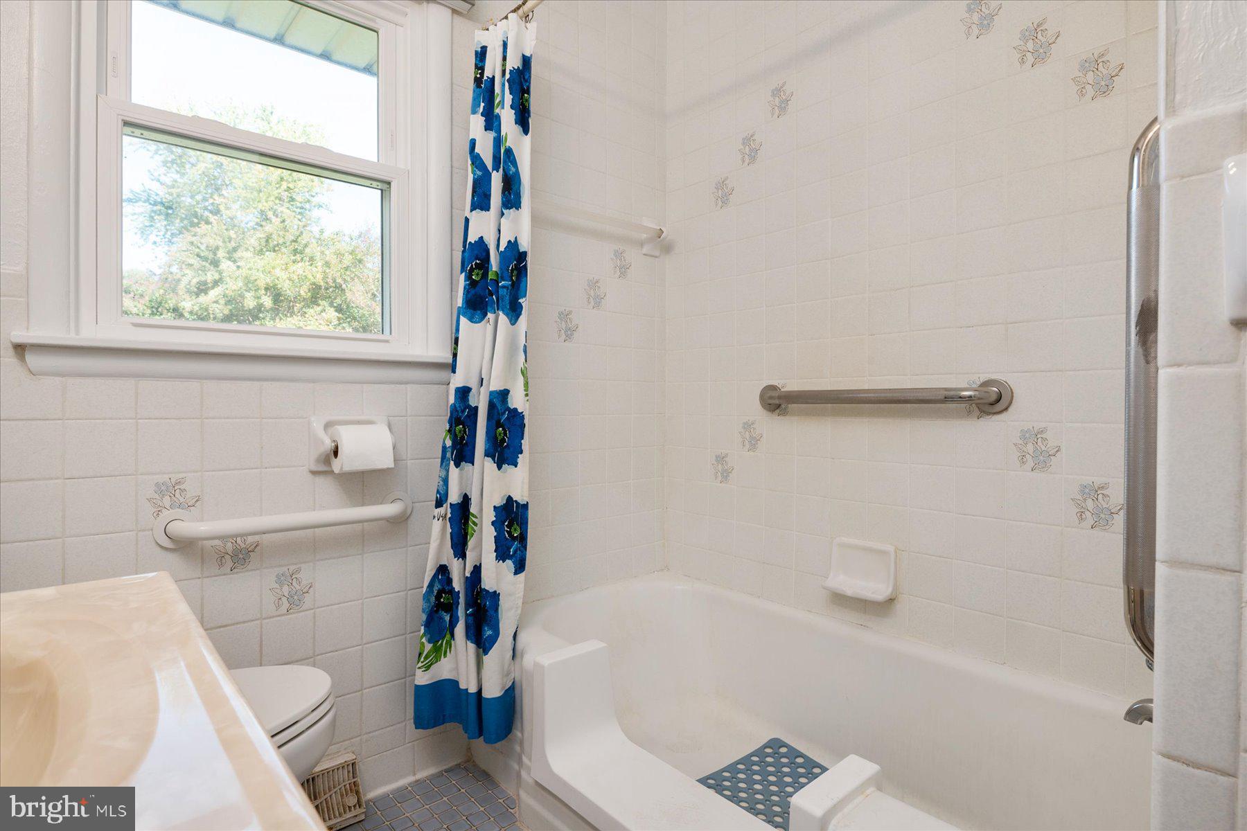 HILLSMERE SHORES - Residential
