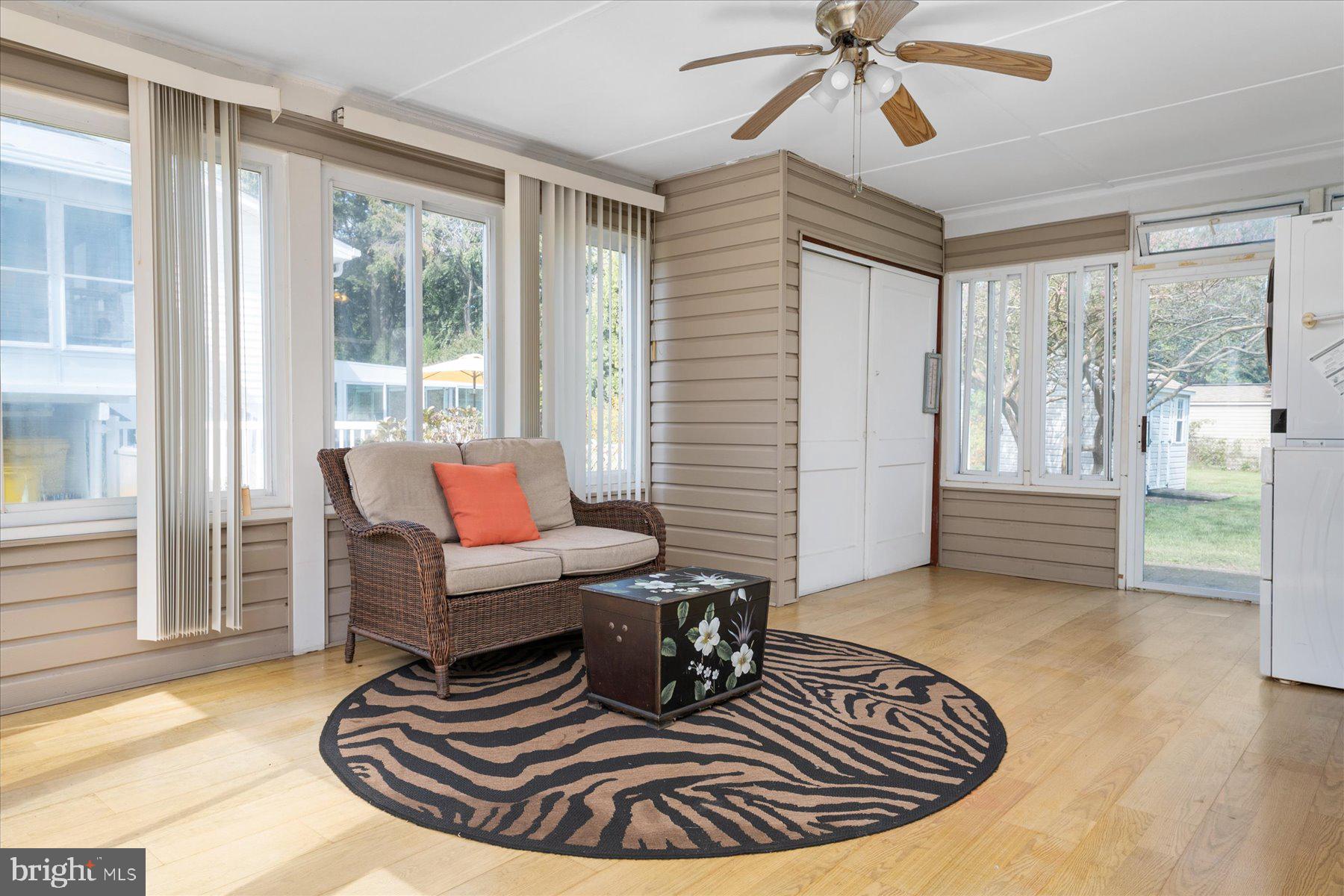 HILLSMERE SHORES - Residential