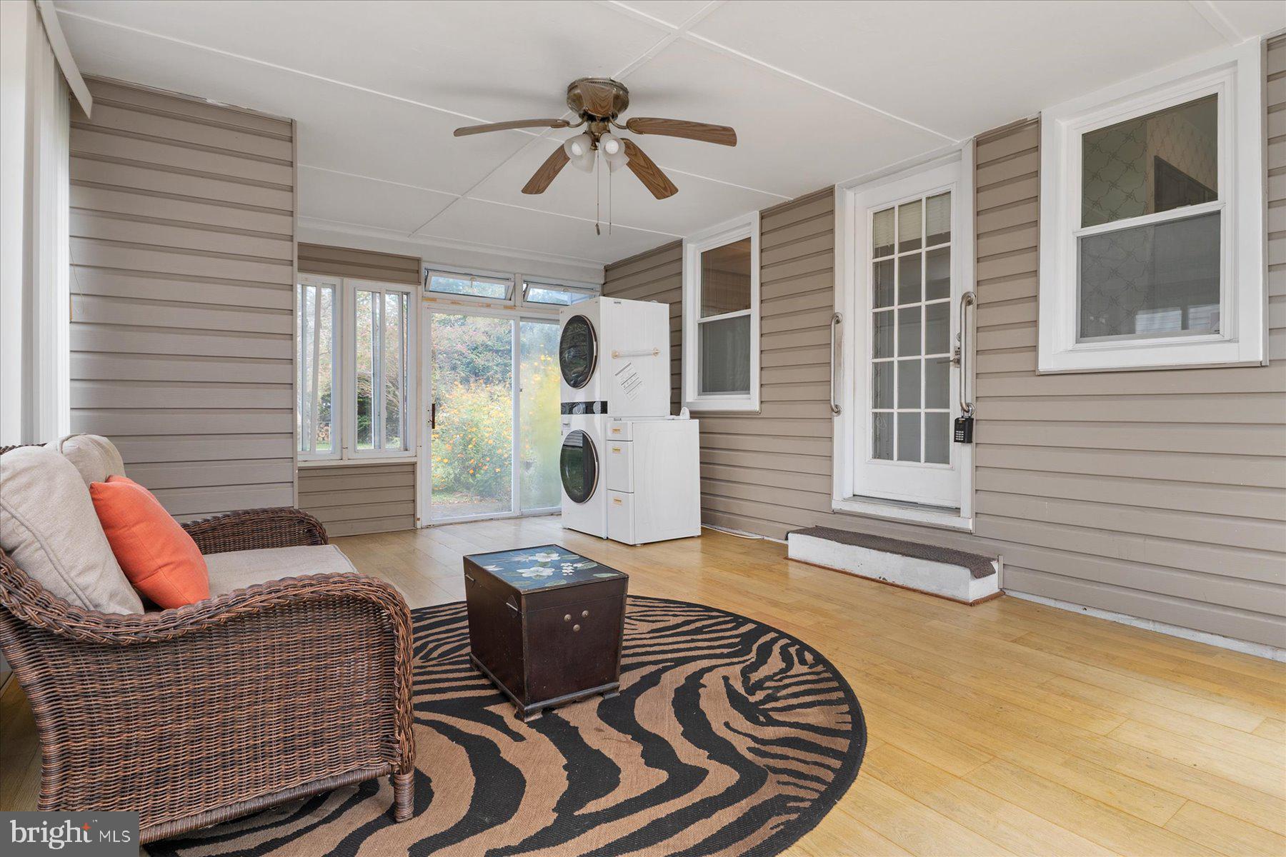 HILLSMERE SHORES - Residential