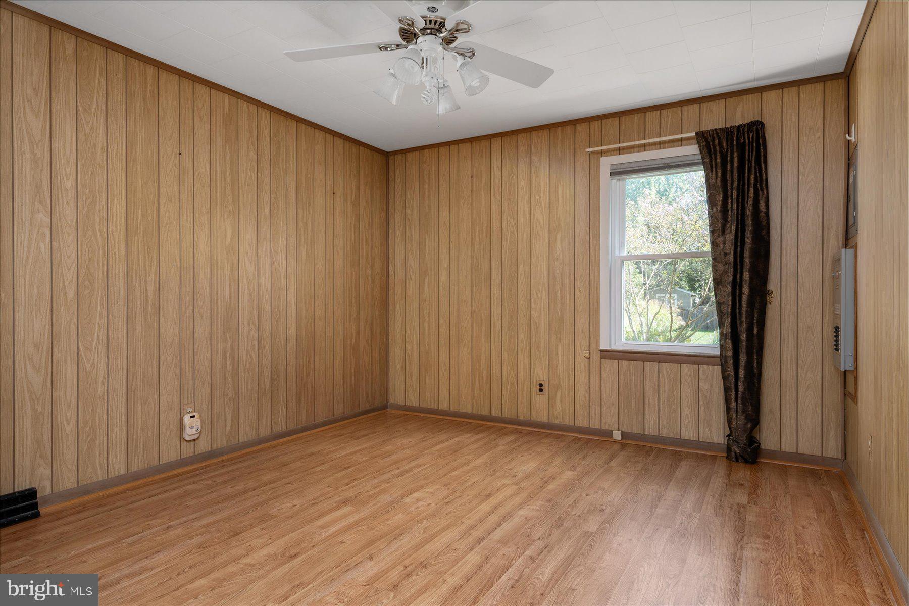 HILLSMERE SHORES - Residential