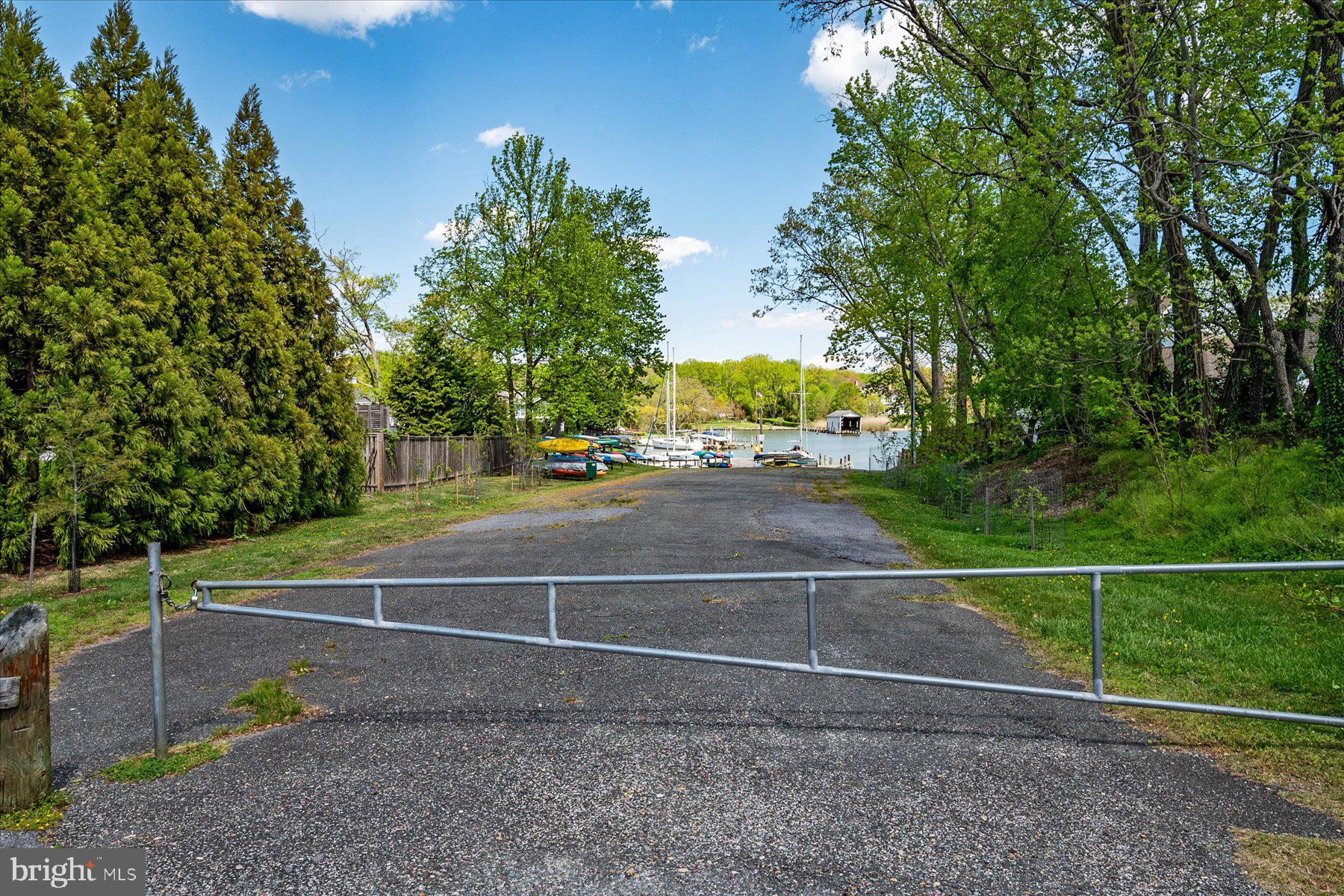 HILLSMERE SHORES - Residential