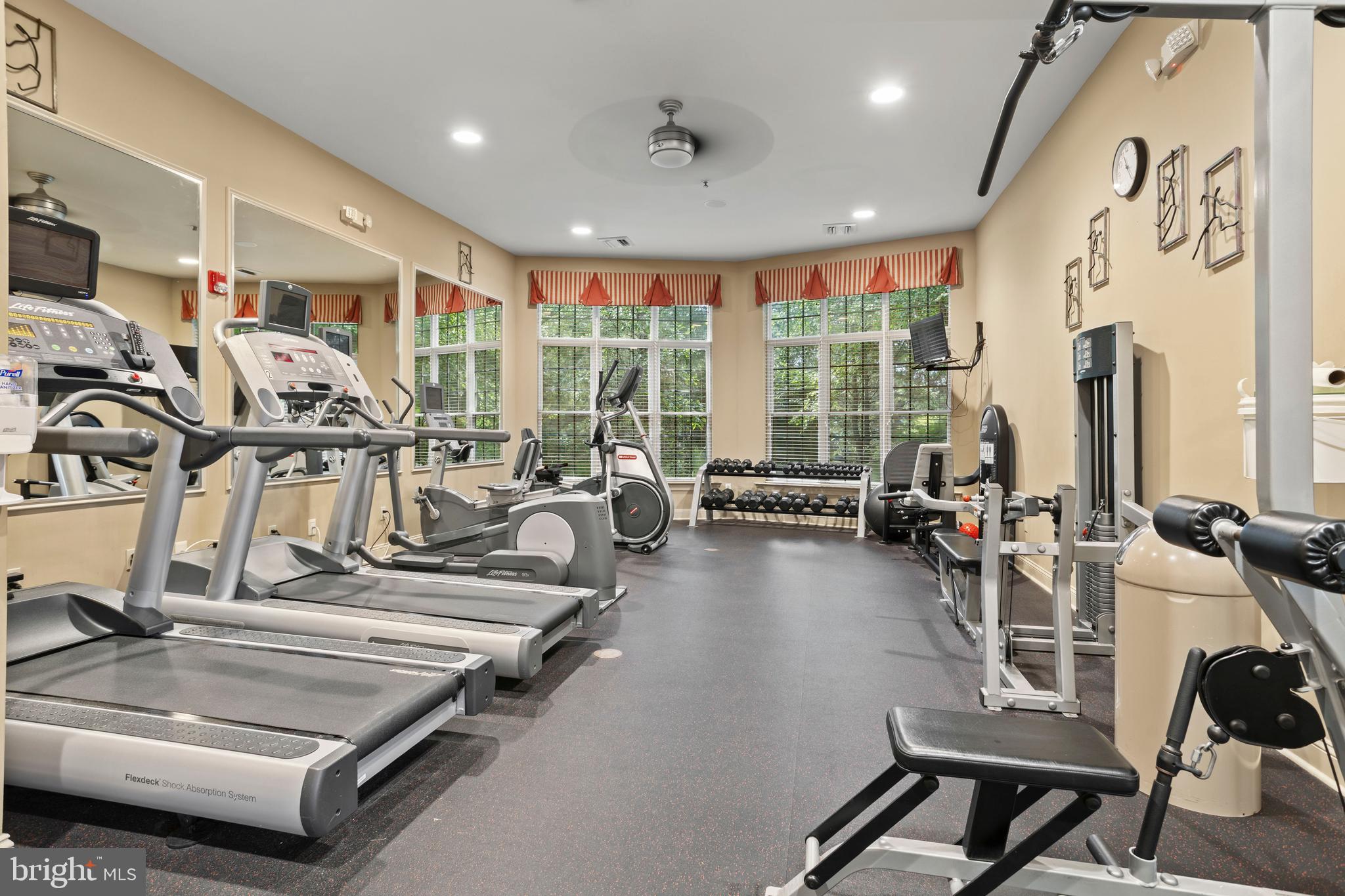 CREEKSIDE VILLAGE - Residential