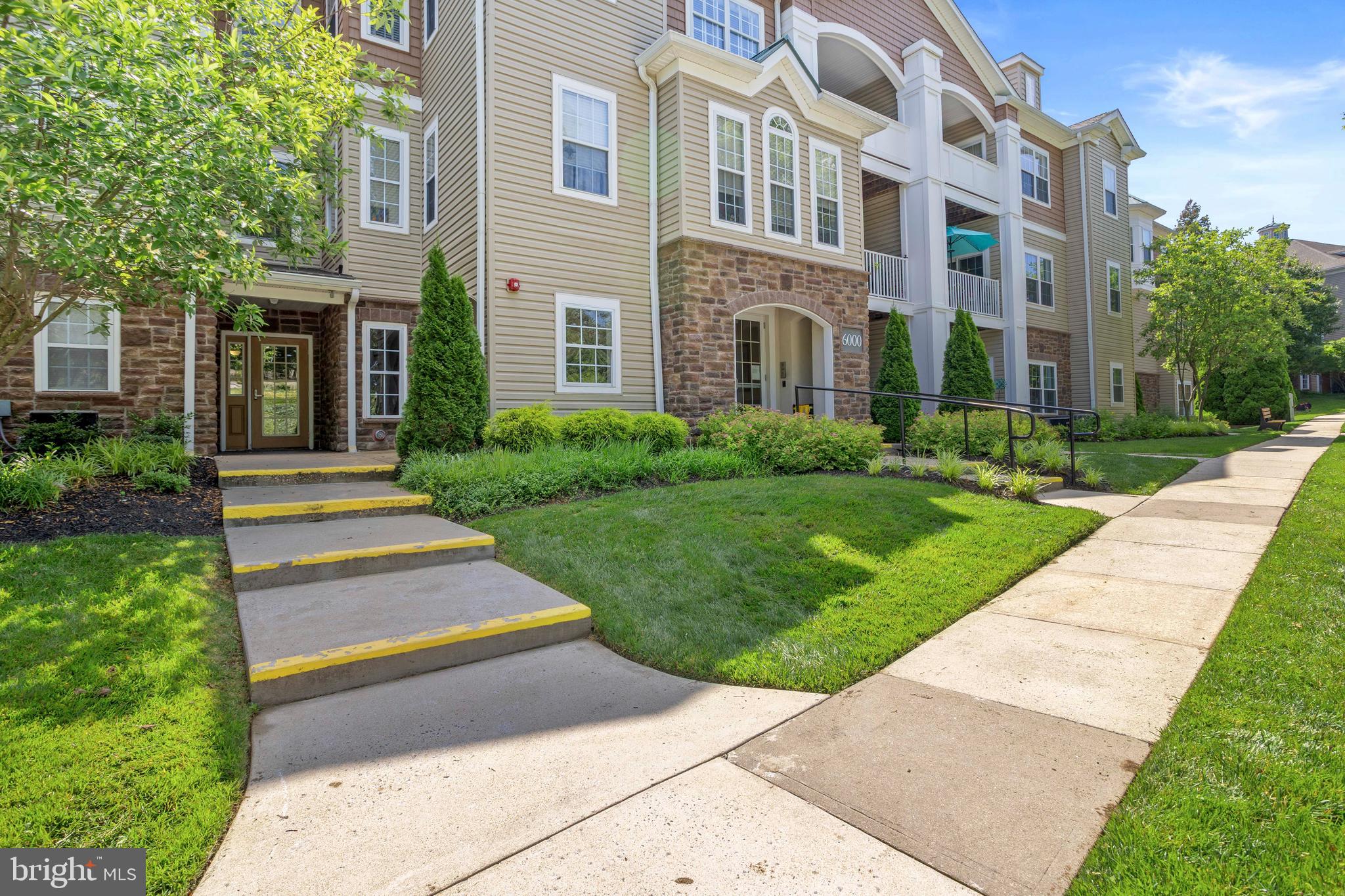 CREEKSIDE VILLAGE - Residential