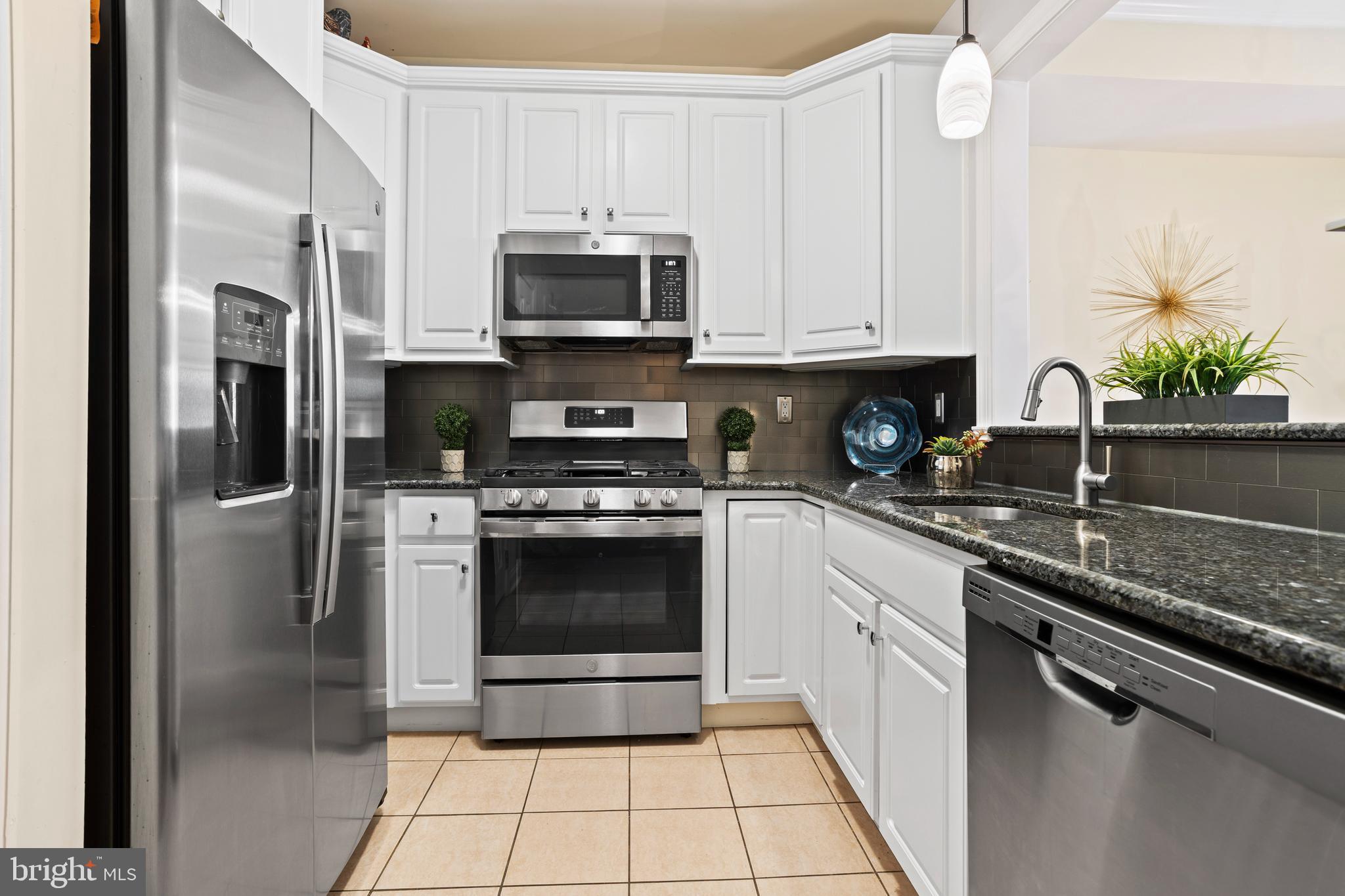 CREEKSIDE VILLAGE - Residential