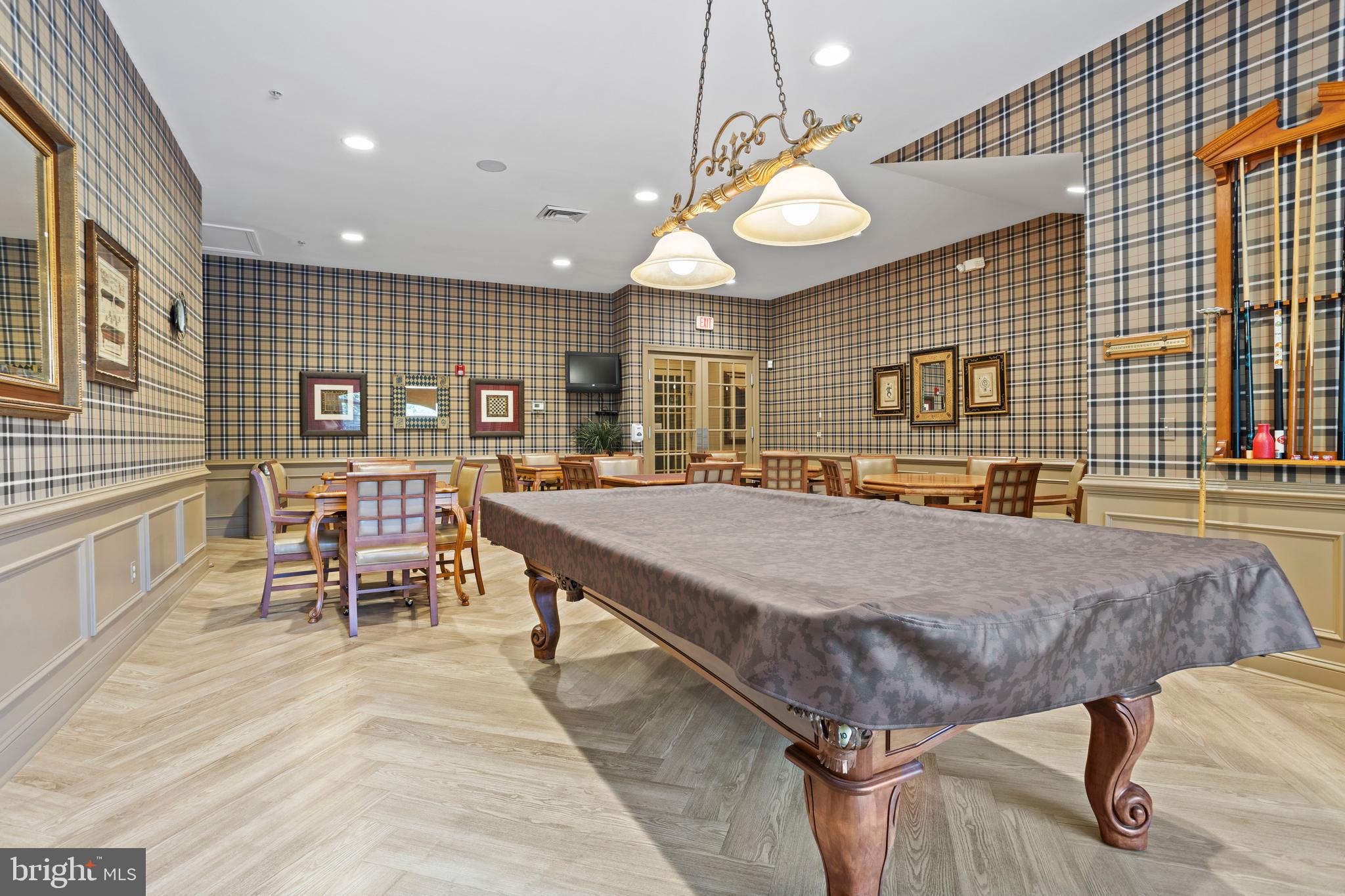 CREEKSIDE VILLAGE - Residential