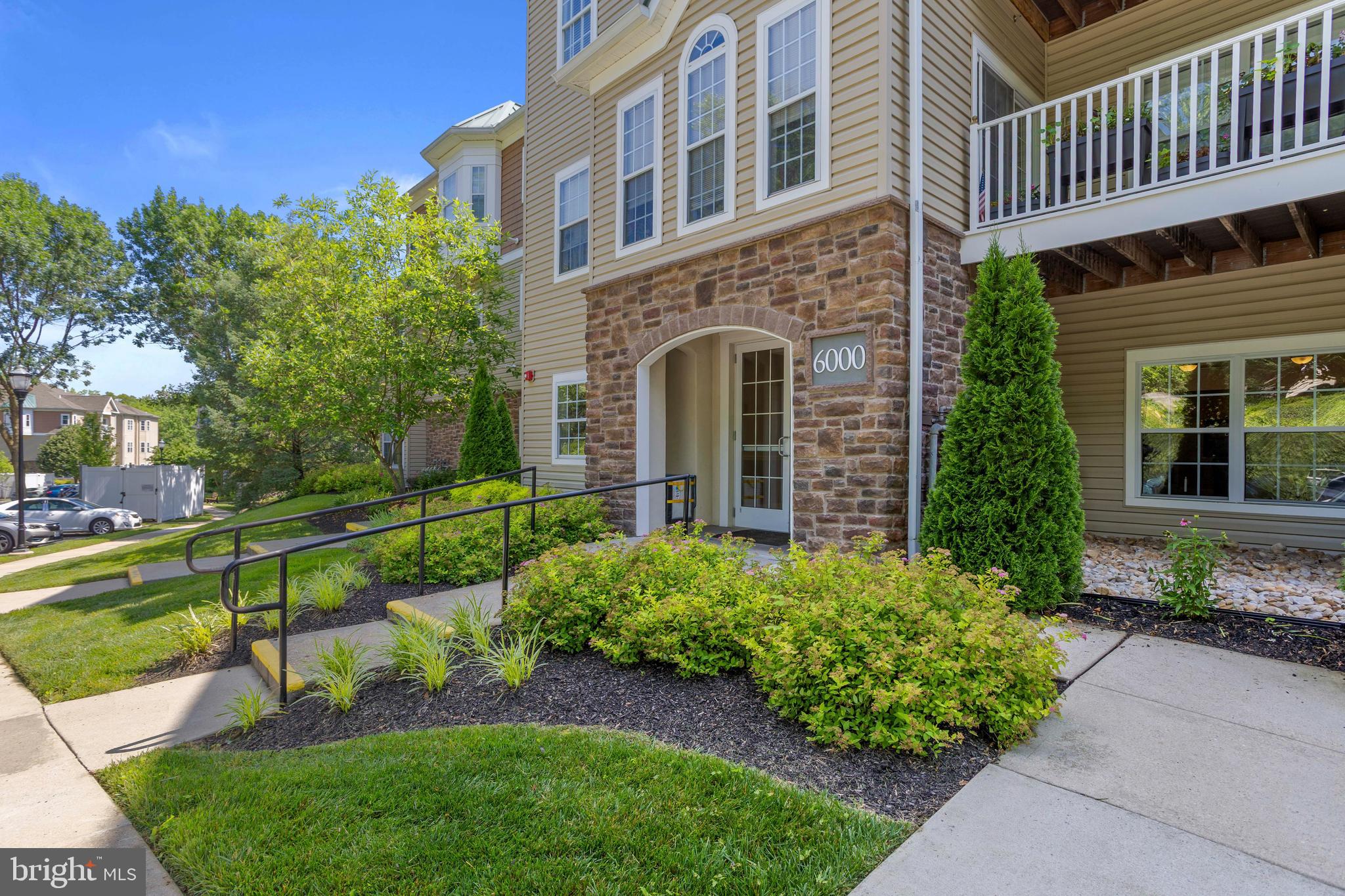 CREEKSIDE VILLAGE - Residential