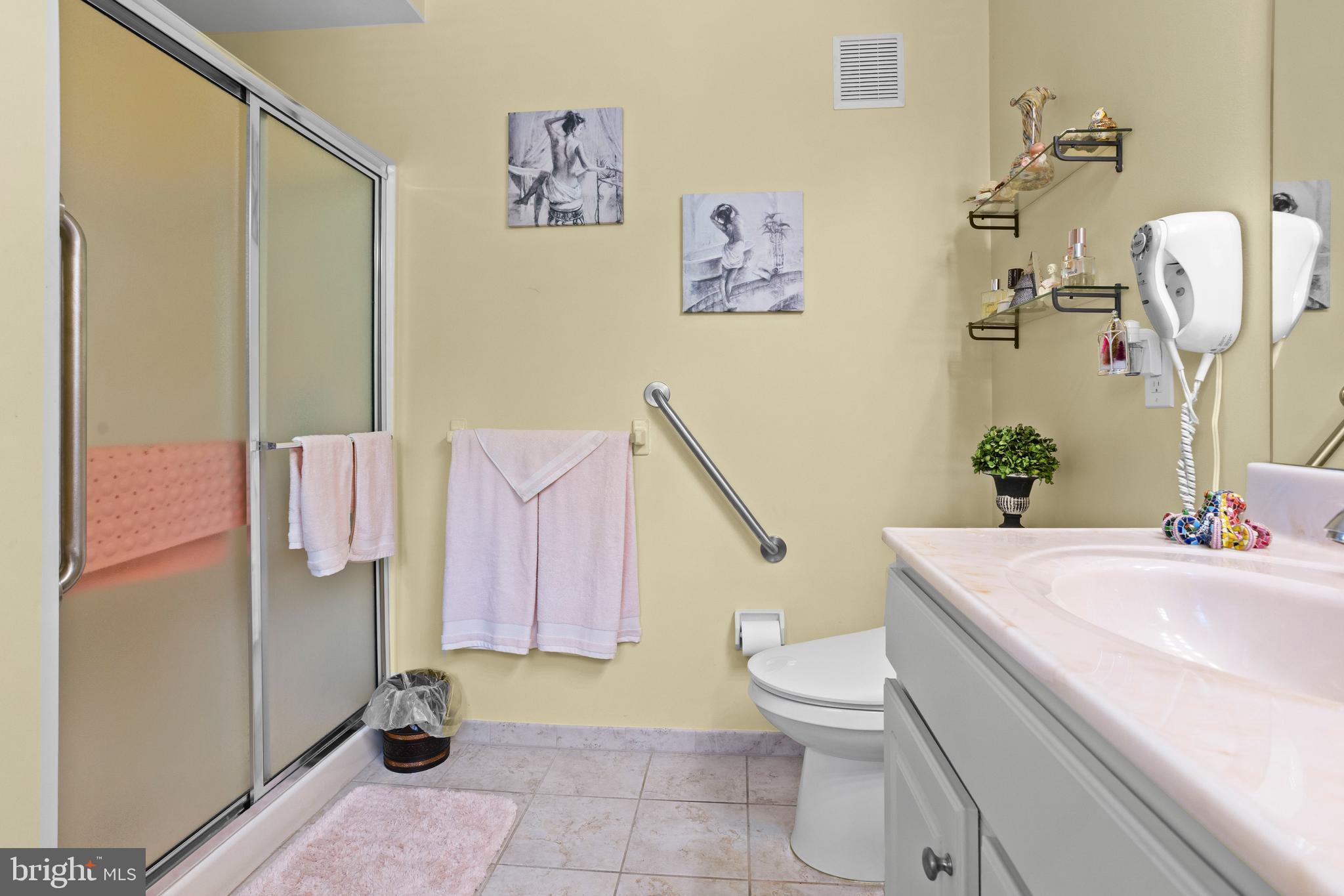 CREEKSIDE VILLAGE - Residential