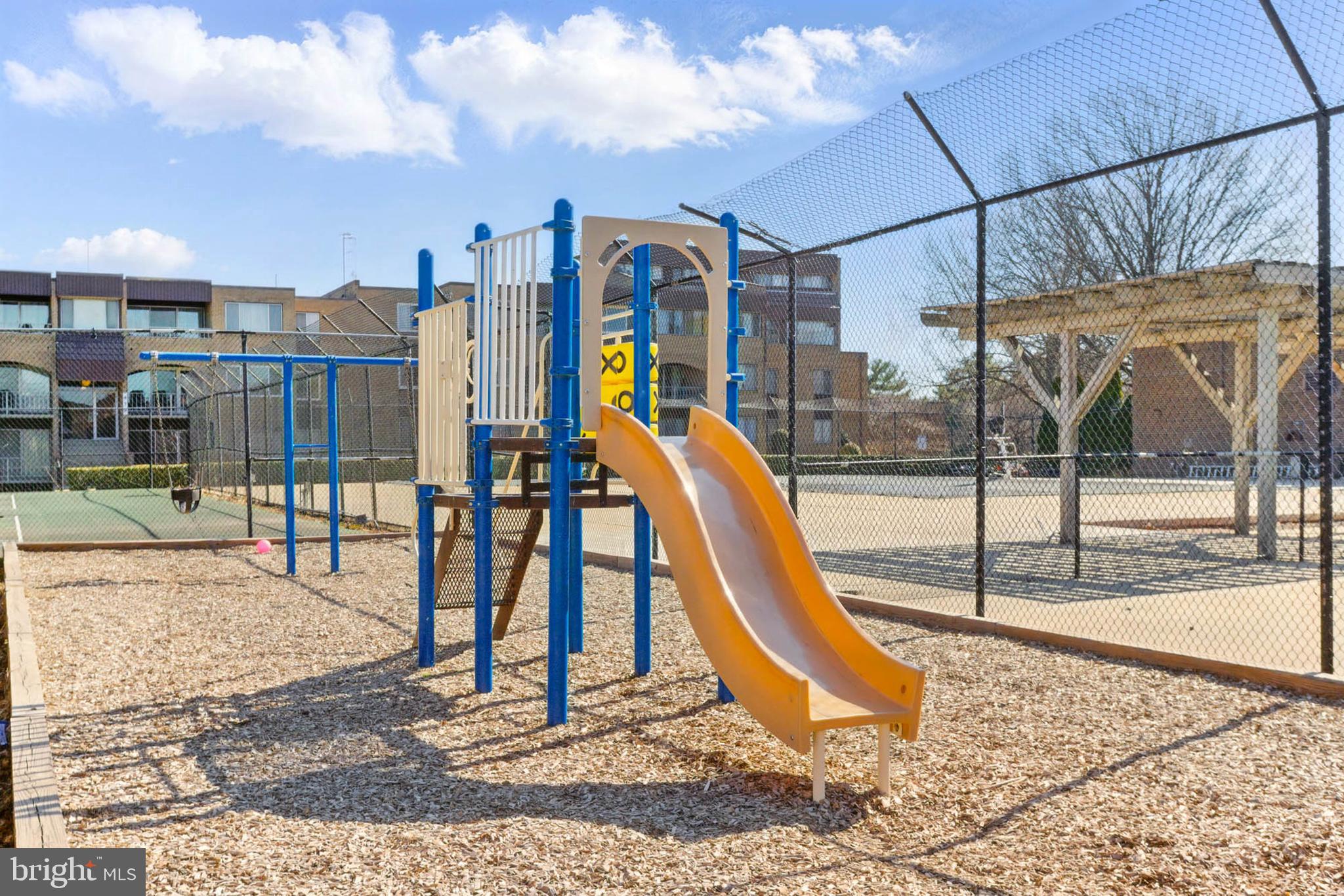 VILLA RIDGE CONDOMINIUM - Residential