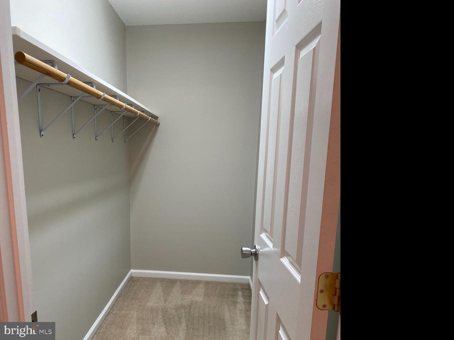 MASSANUTTEN VIEW - Residential Lease