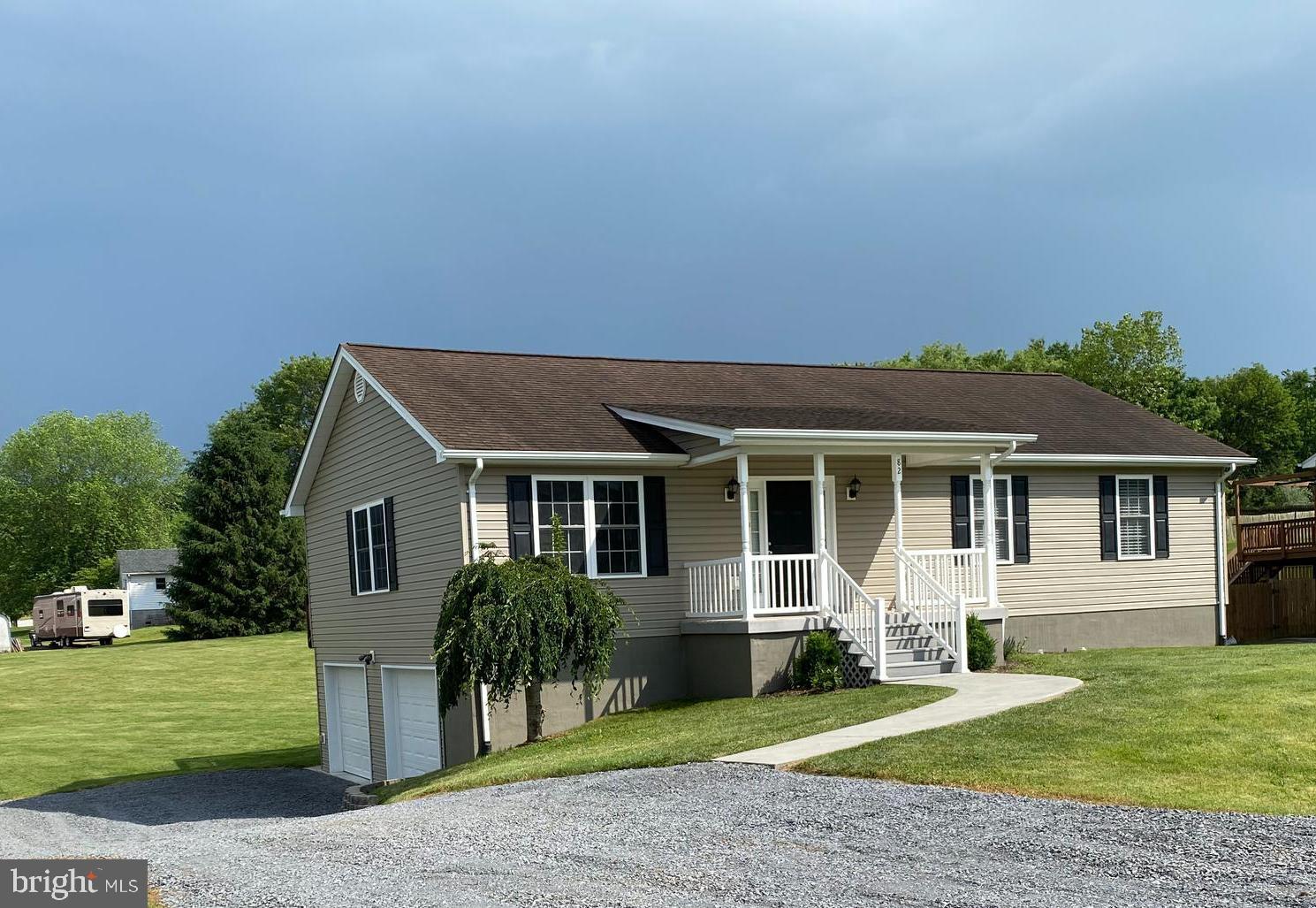 MASSANUTTEN VIEW - Residential Lease