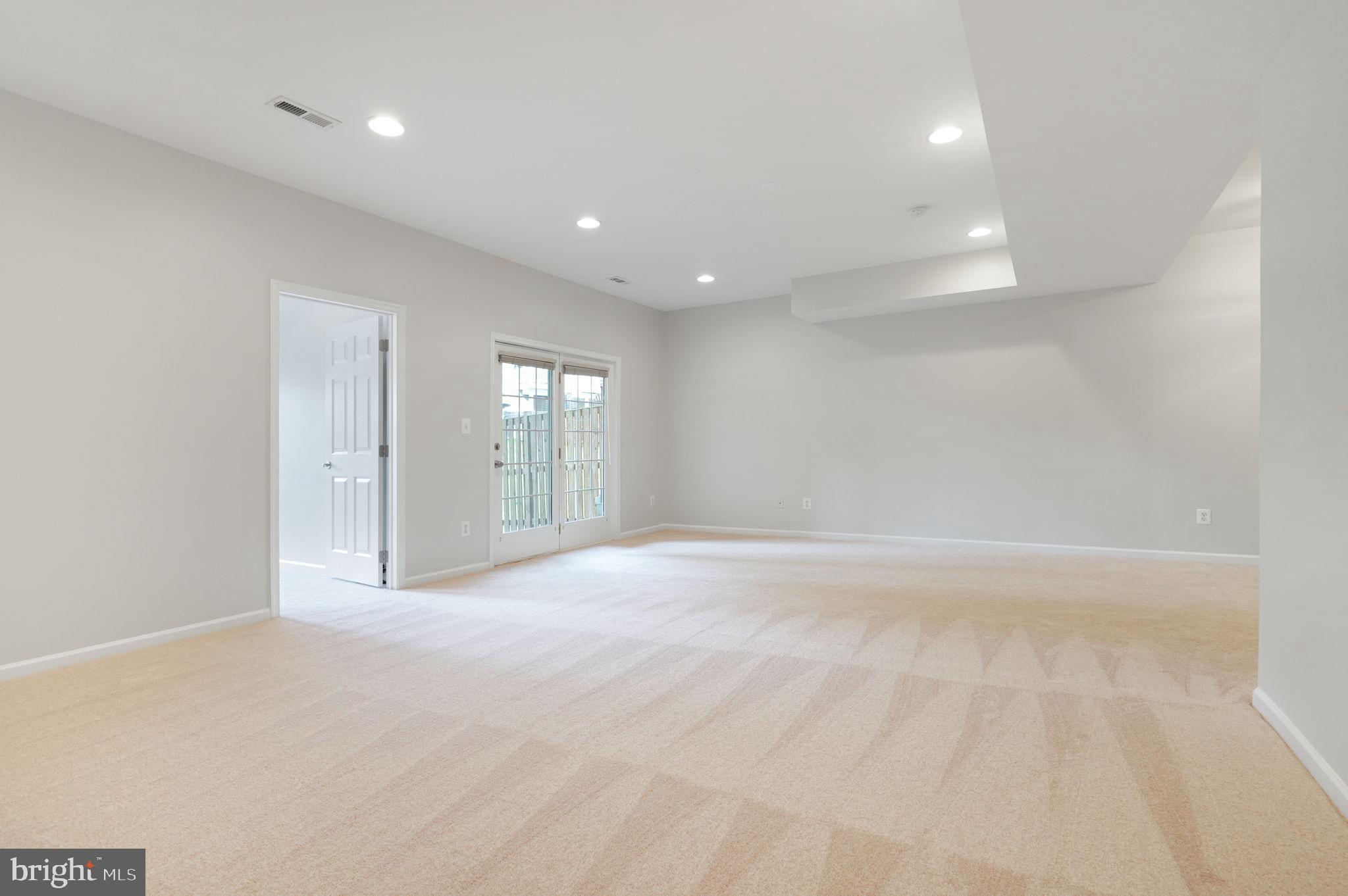 LOUDOUN VALLEY ESTATES - Residential