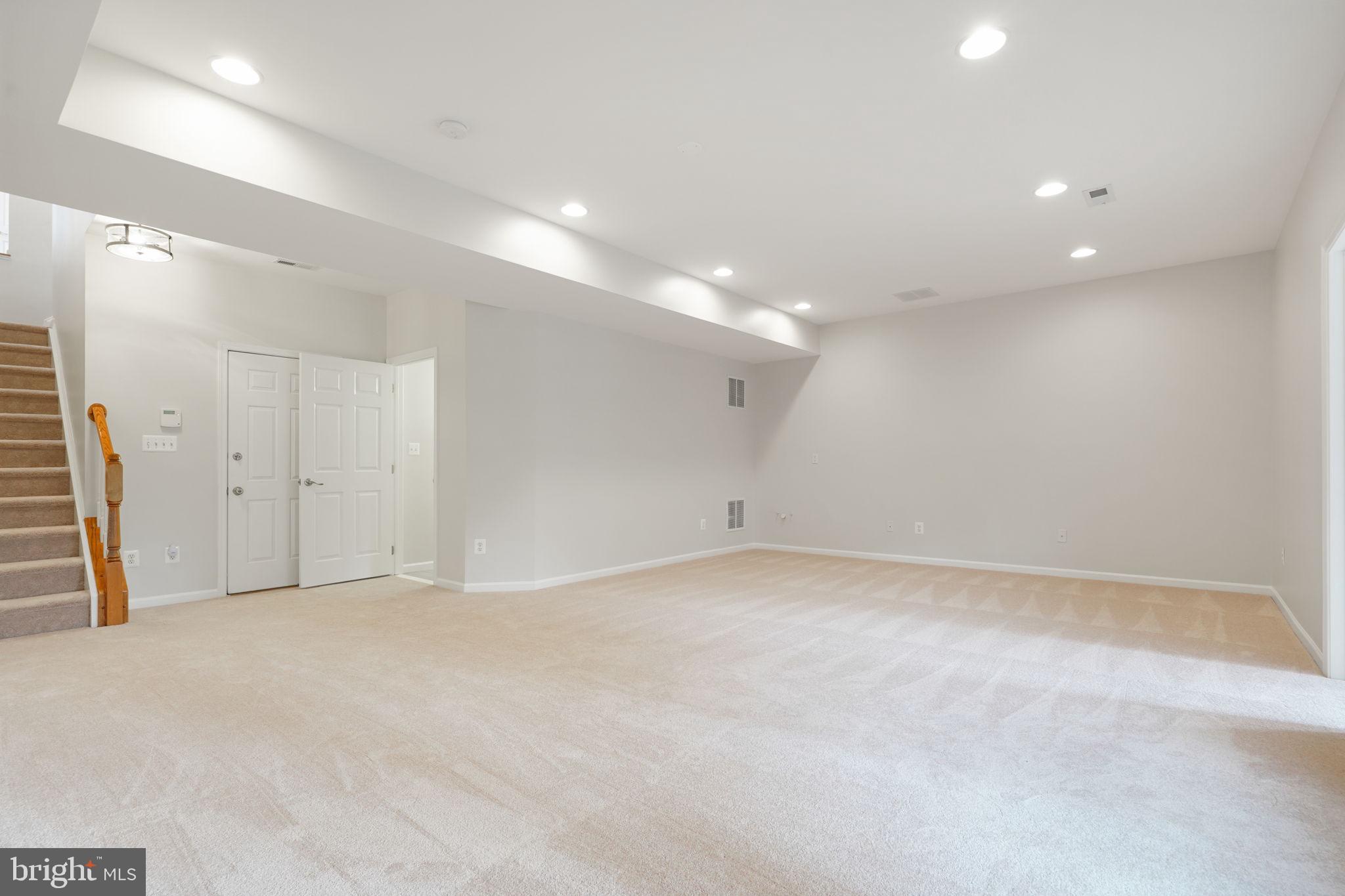 LOUDOUN VALLEY ESTATES - Residential