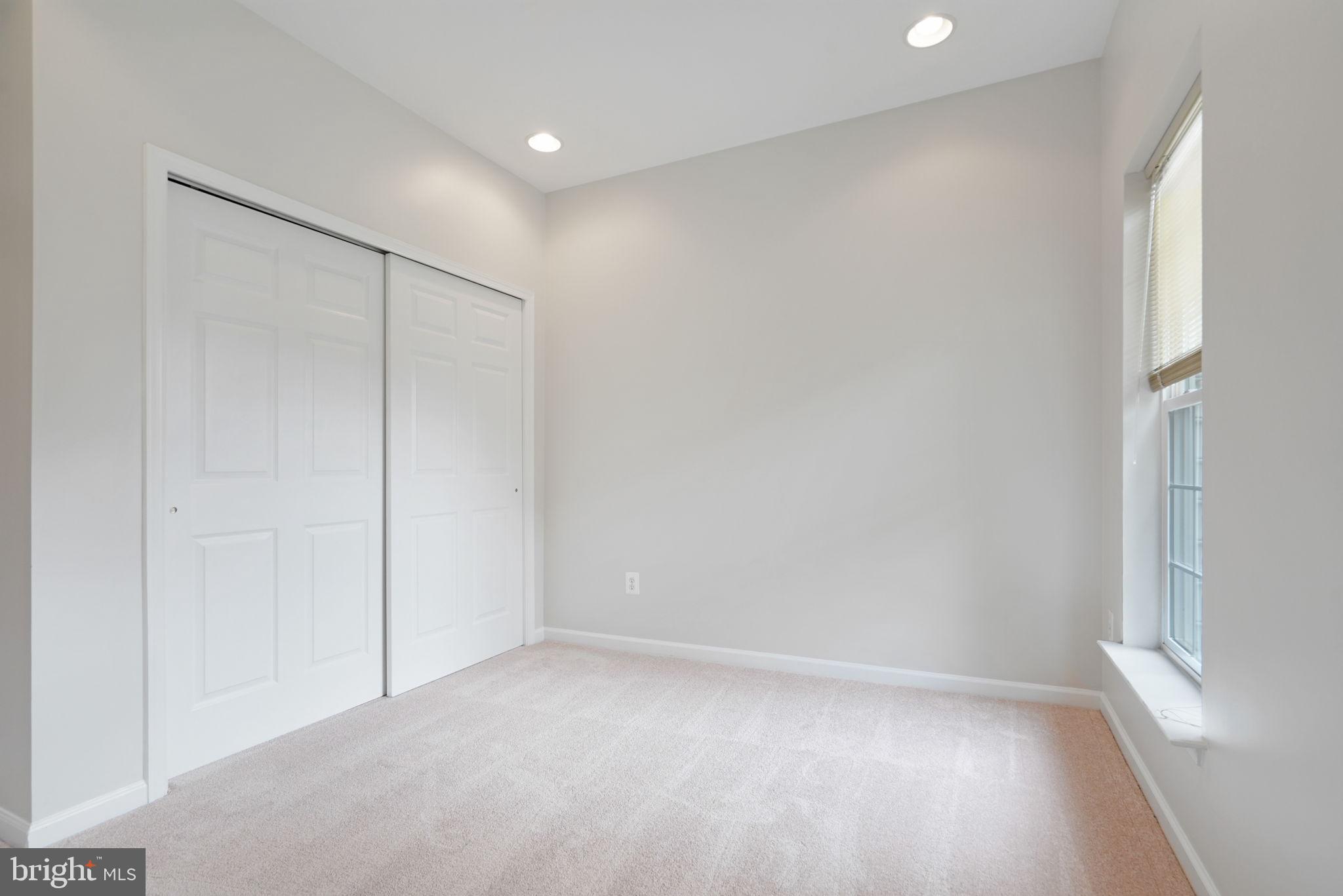 LOUDOUN VALLEY ESTATES - Residential