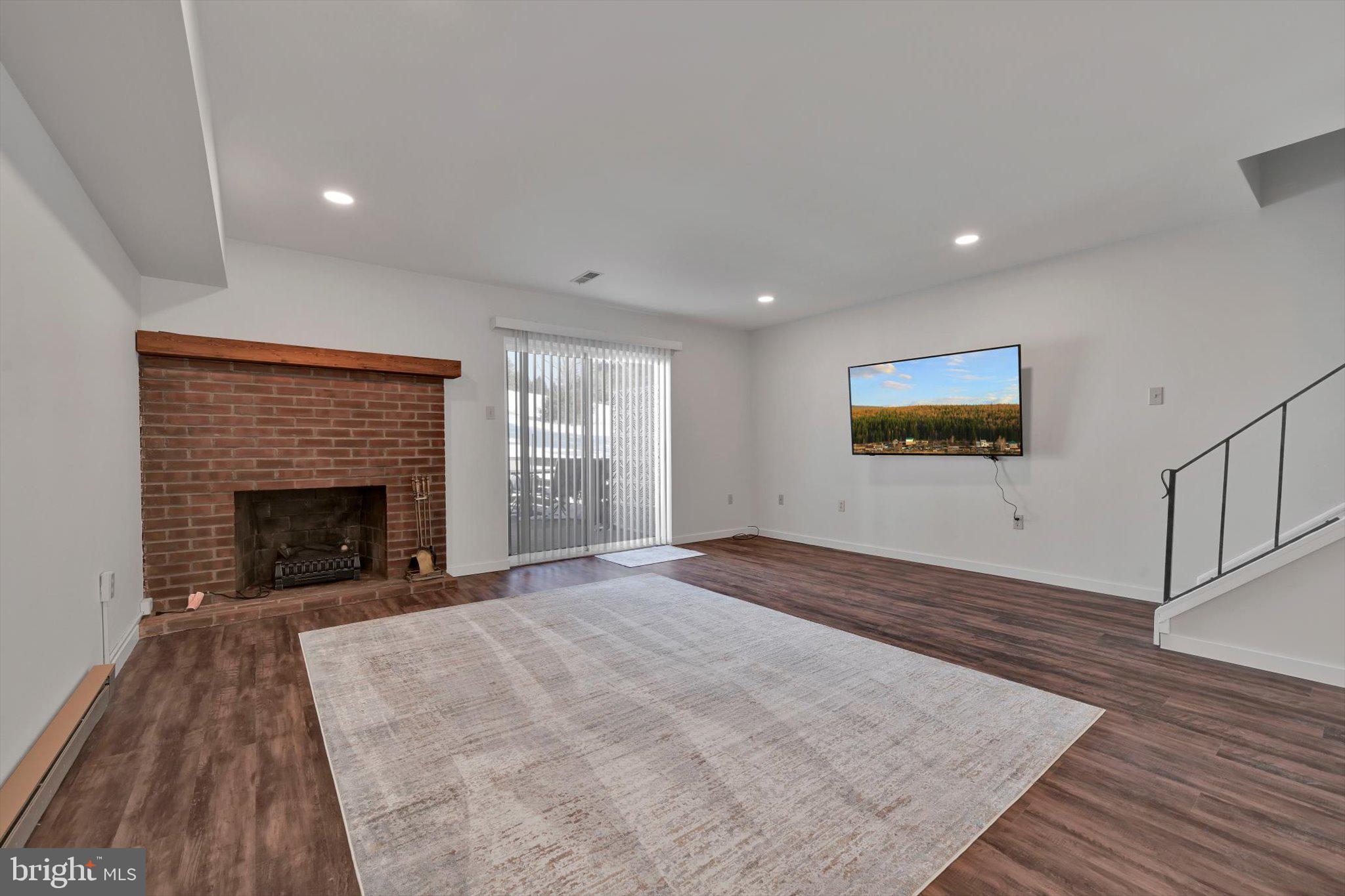 PINEBROOK - Residential