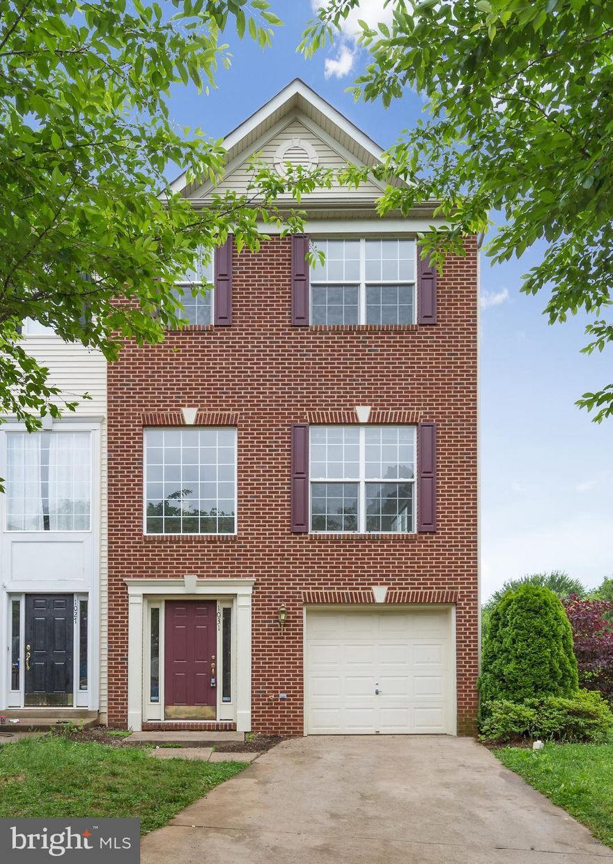 Enjoy the great town of Culpeper.  Large end unit townhouse ready for immediate occupancy!  This exceptional home features 3 finished levels with 3 bedrooms and 3.5 bathrooms!  Bright, airy and open main floor plan that is flexible and functional.  Short stroll to community center, basketball courts and lake.  Just minutes away from restaurants and shopping.