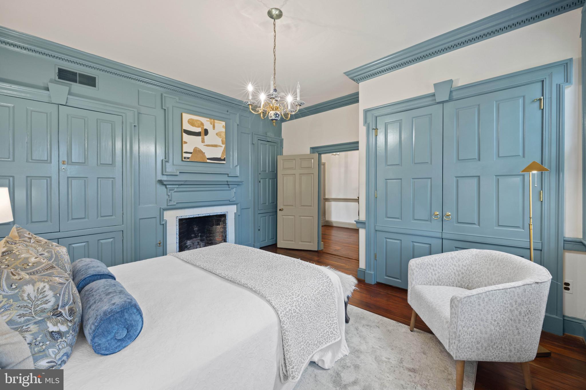 OLD TOWN ALEXANDRIA - Residential