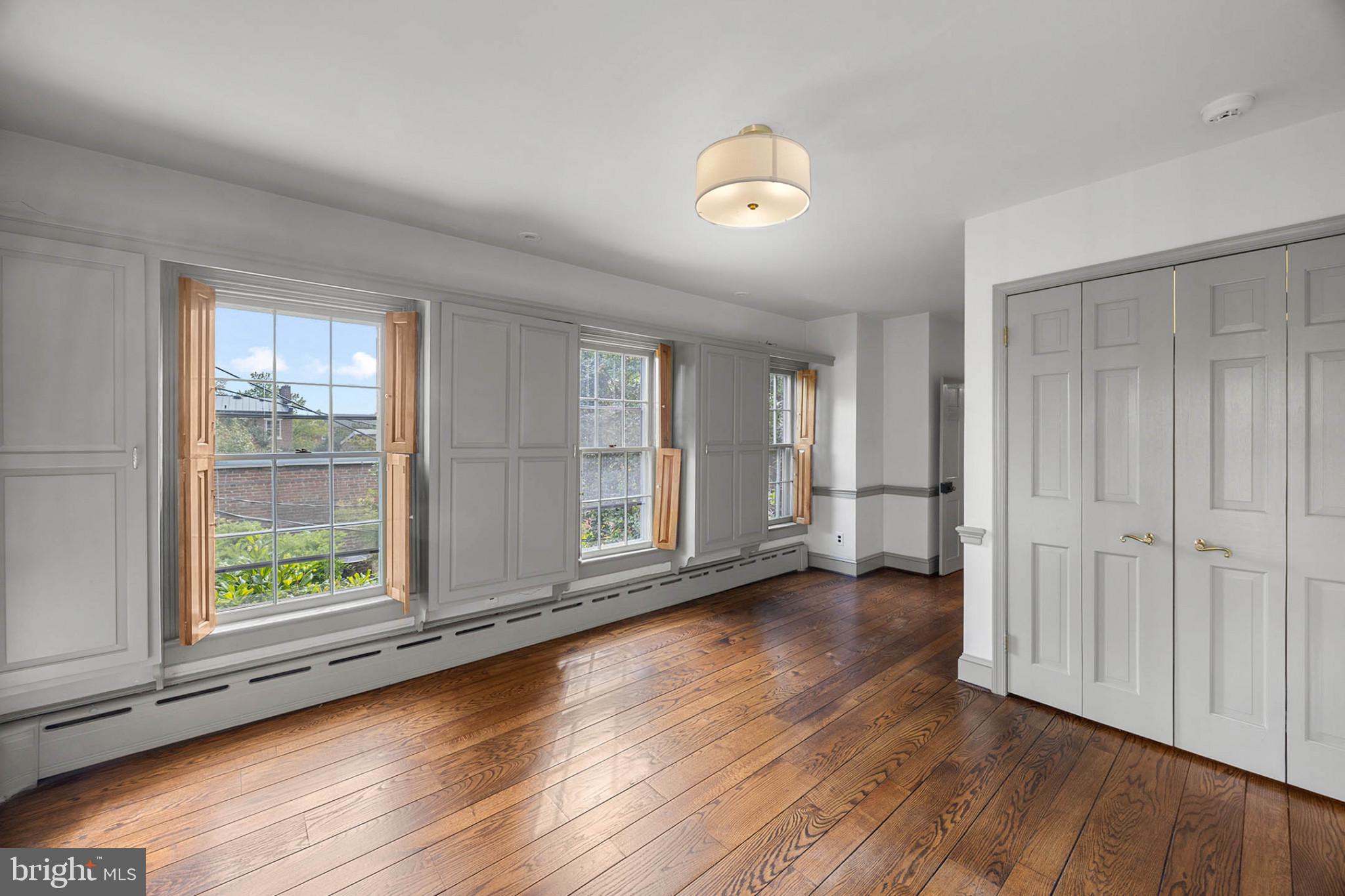 OLD TOWN ALEXANDRIA - Residential