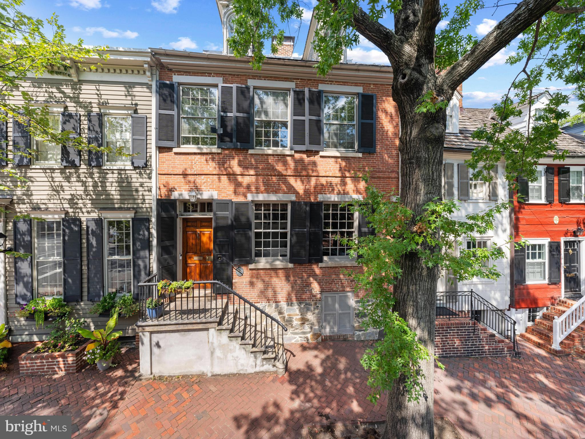 OLD TOWN ALEXANDRIA - Residential