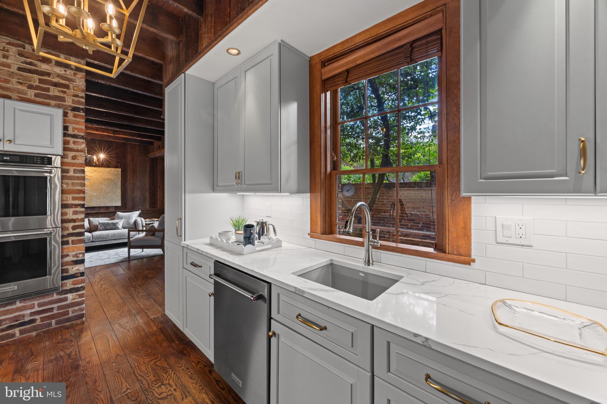 OLD TOWN ALEXANDRIA - Residential