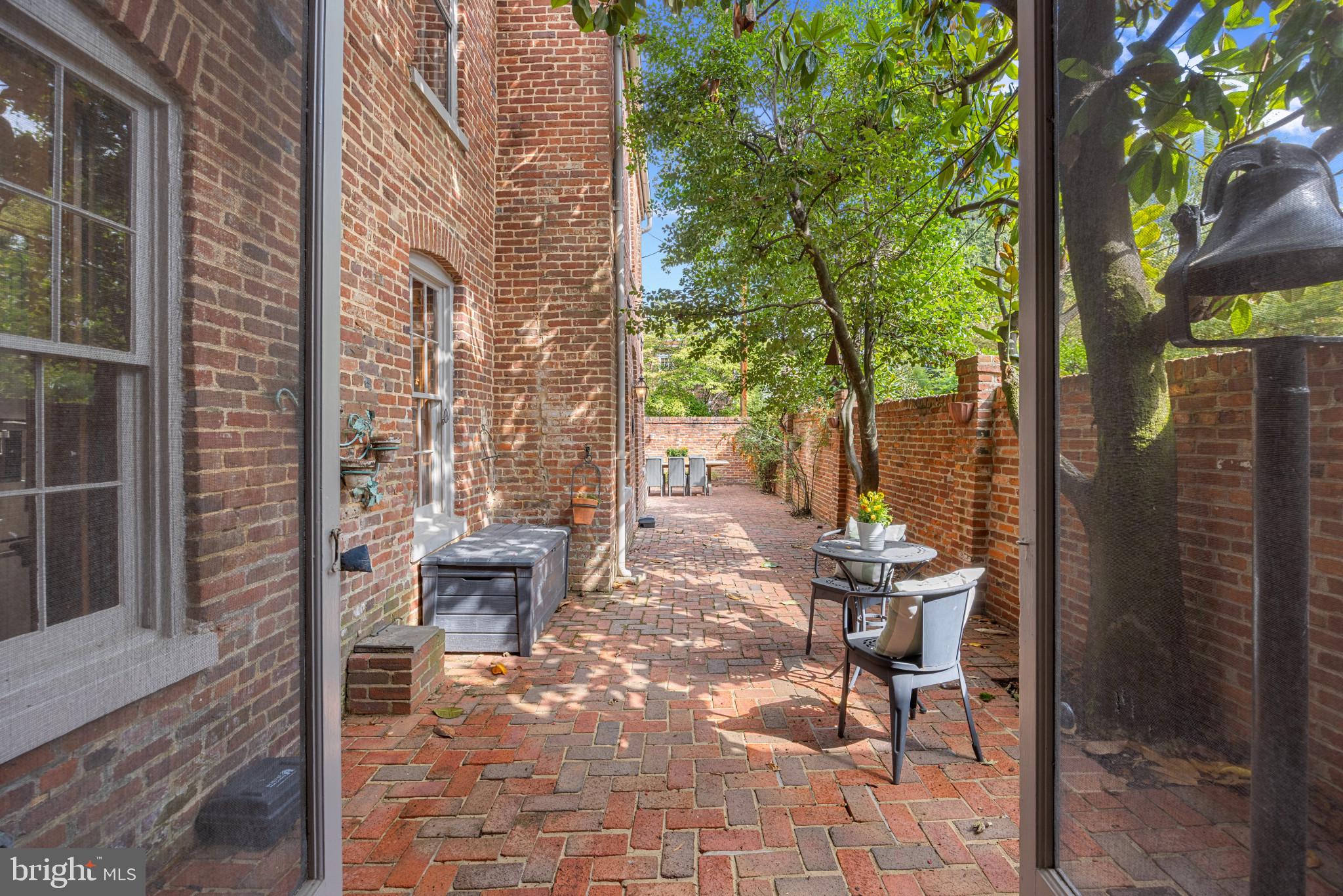 OLD TOWN ALEXANDRIA - Residential