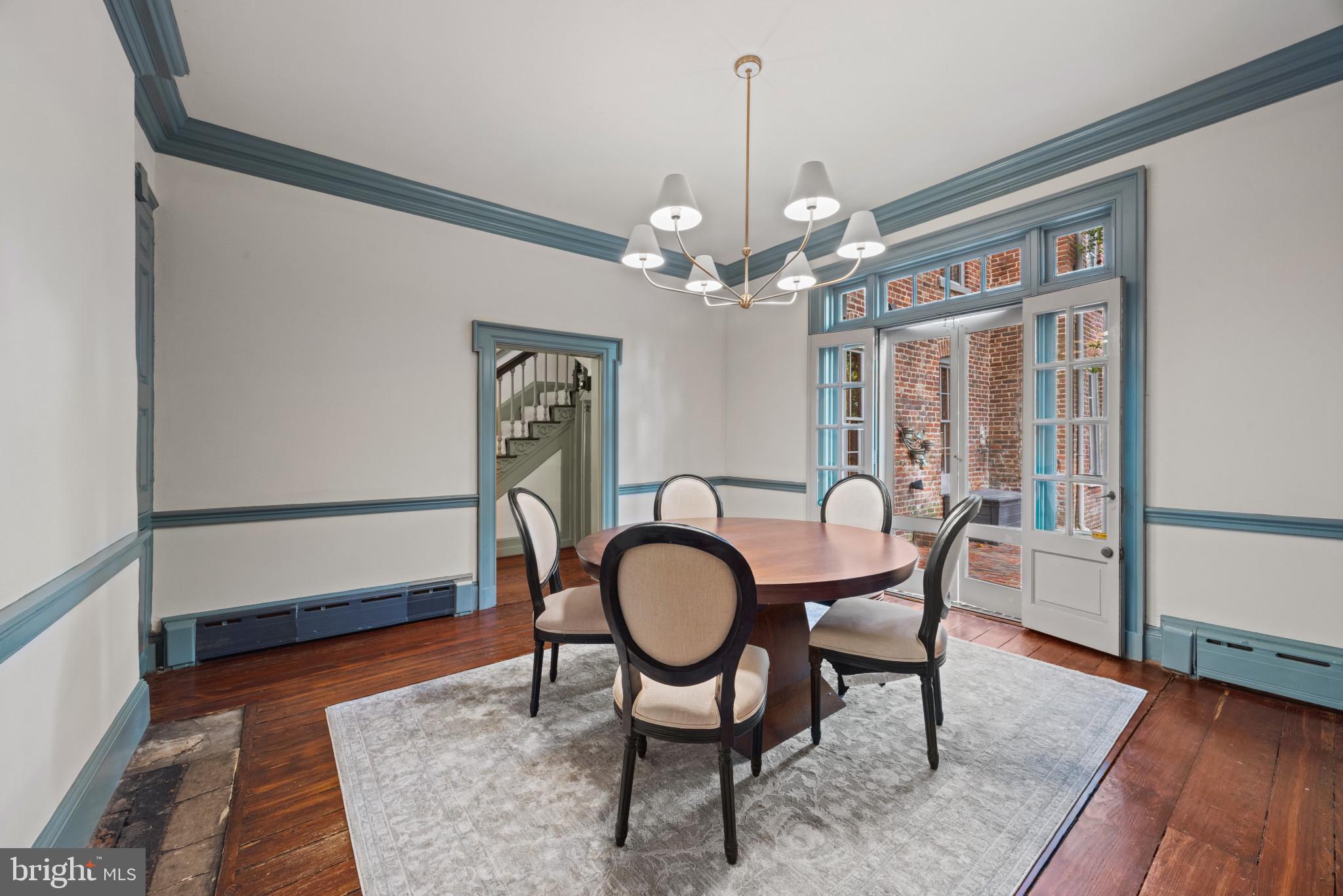 OLD TOWN ALEXANDRIA - Residential