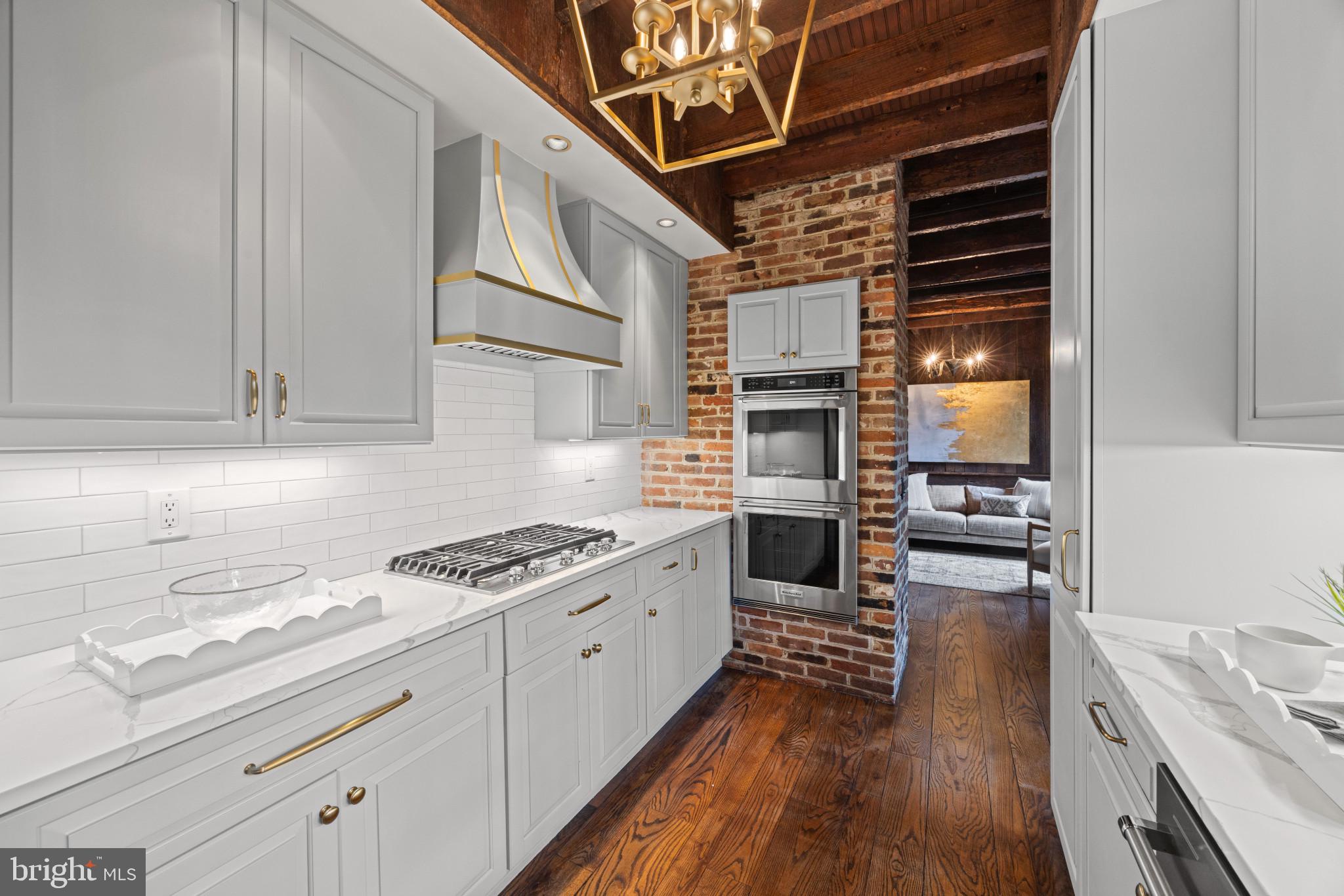 OLD TOWN ALEXANDRIA - Residential