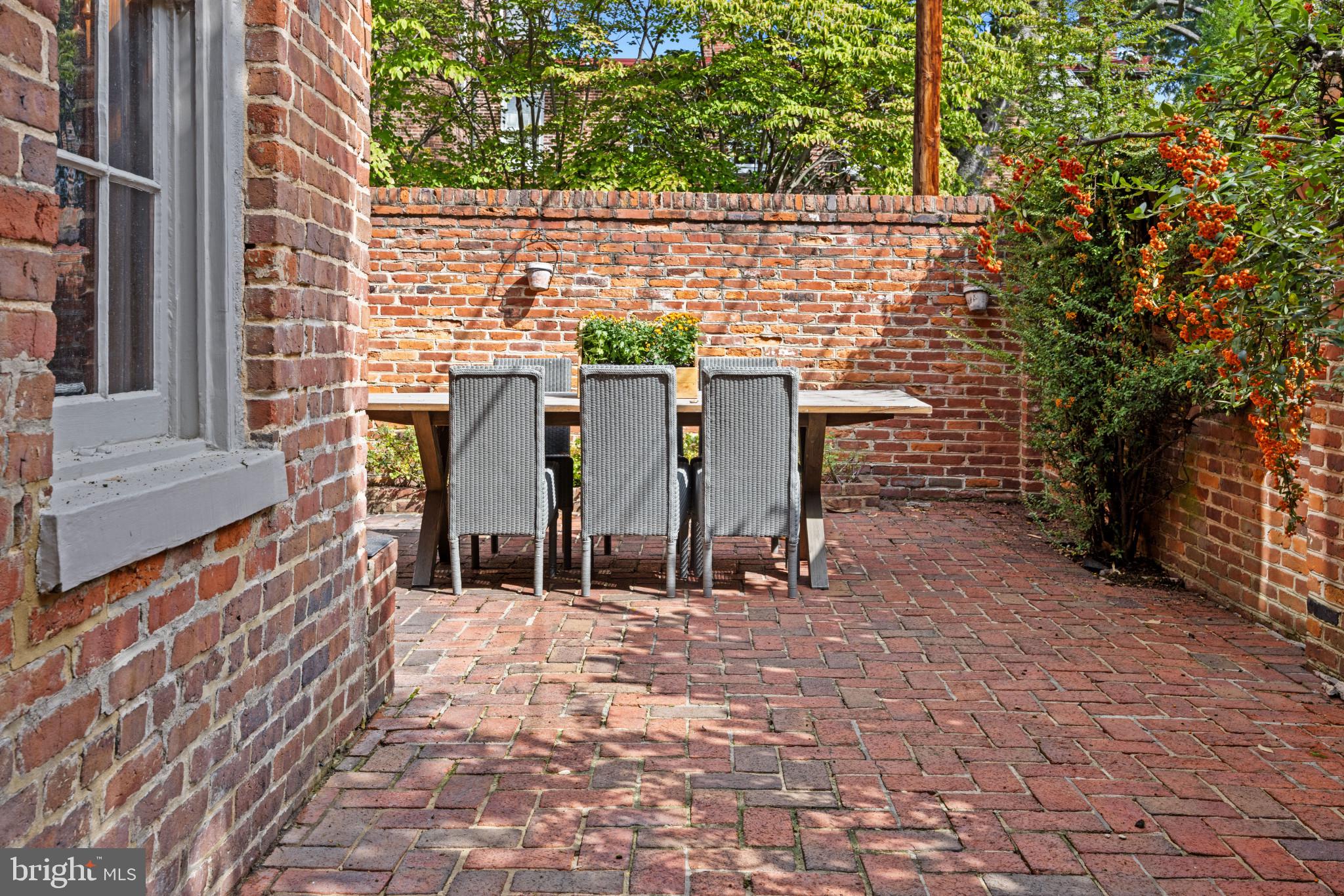 OLD TOWN ALEXANDRIA - Residential