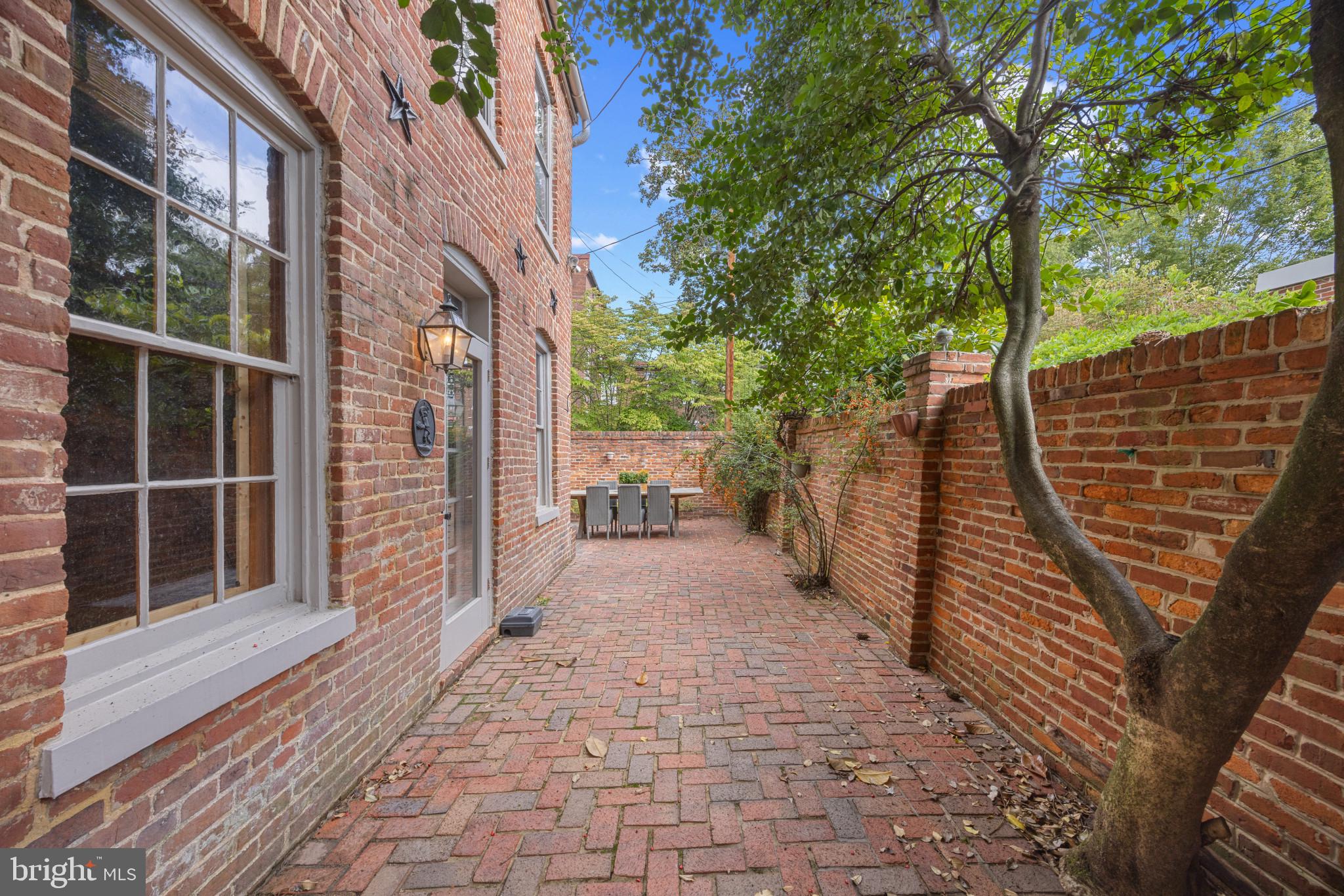 OLD TOWN ALEXANDRIA - Residential