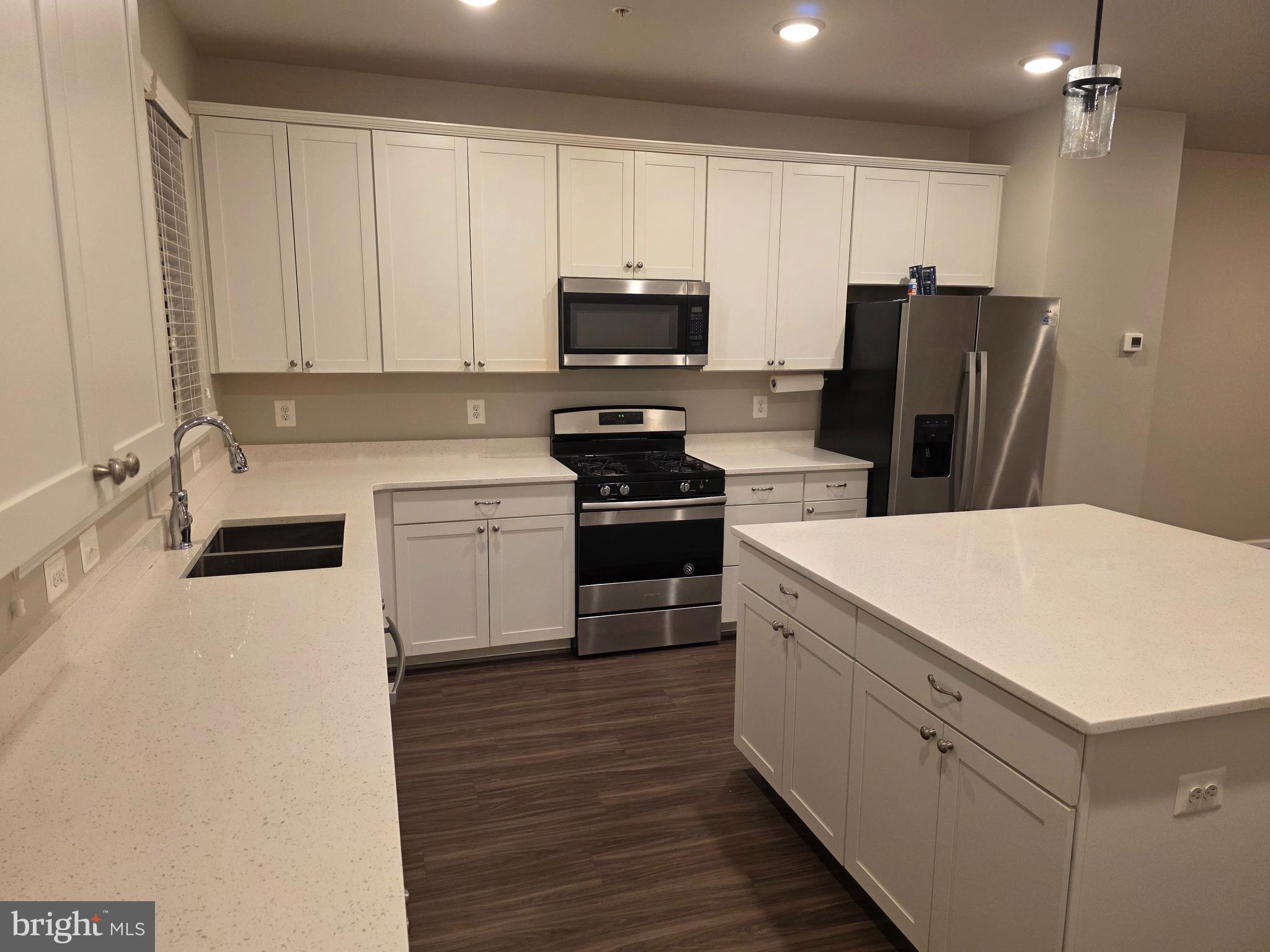 LAUREL - Residential Lease