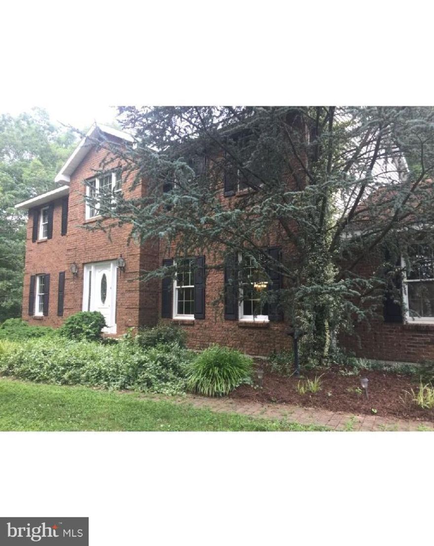 LOOKING FOR TONS OF SPACE INDOORS & SECLUSION OUT?  LOOK NO FURTHER. LG FAMILY RM- LIVING RM COMBO MAIN LEVEL, 4 BEDROOMS WITH LOTS OF CLOSET SPACE INCLUDING  MASTER BEDROOM & FULL BATH WITH SEPARATE SHOWER & LARGE JETTED TUB & HIS & HER WALK IN CLOSETS. BASEMENT LEVEL FINISHED WITH REC ROOM, A FAMILY ROOM & 5TH BEDROOM. OVERSIZED HEATED 2 CAR GARAGE, MAIN LEVEL LAUNDRY & A POURED CONCRETE PAD