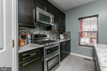 TWIN ARCH CROSSING - Residential