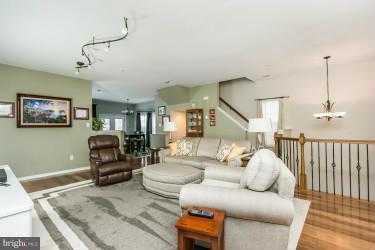 TWIN ARCH CROSSING - Residential