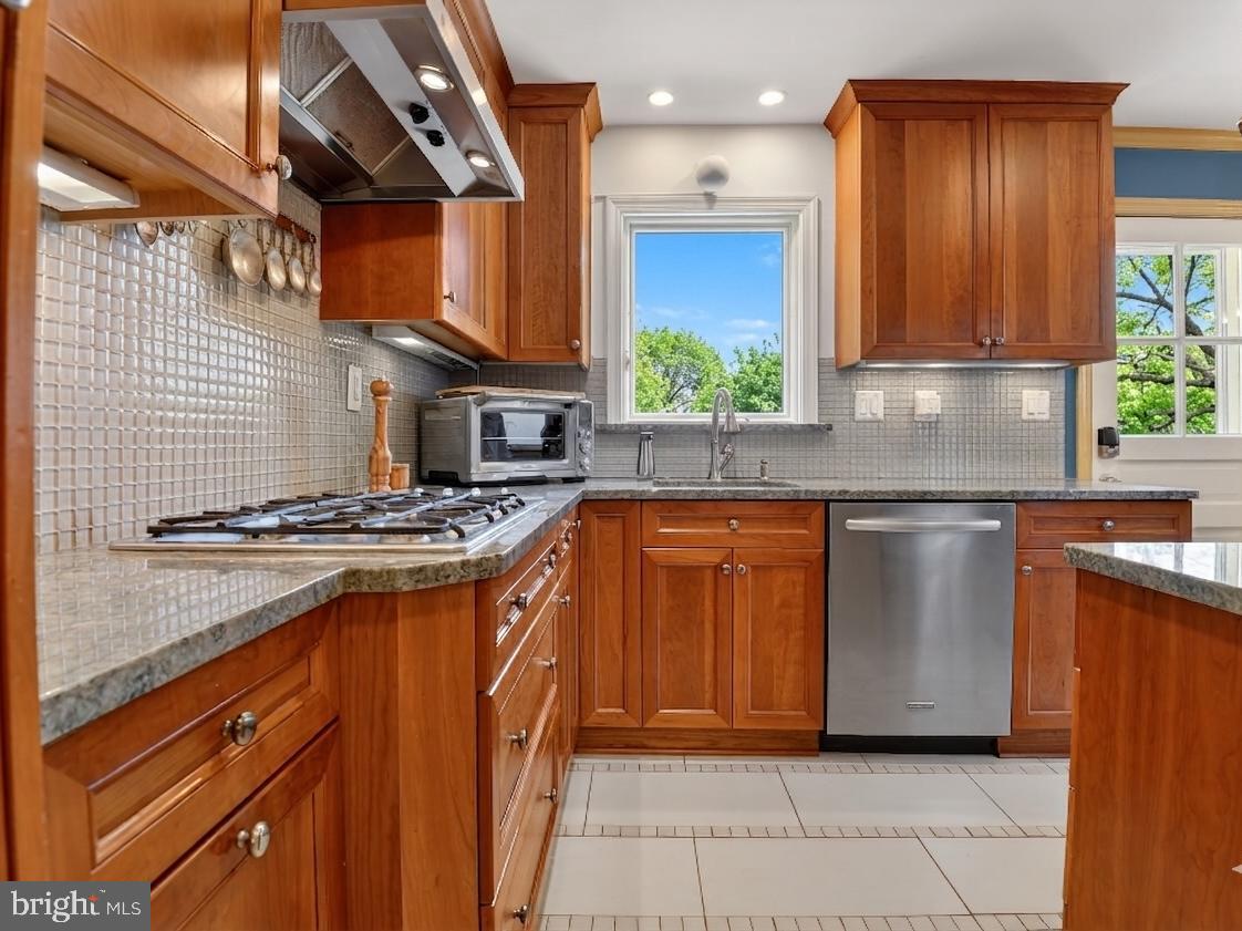 HUNTINGTON TERRACE - Residential