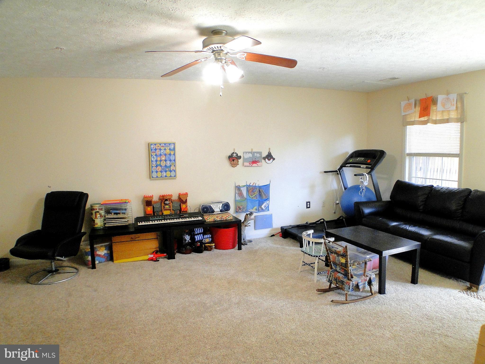 CONSTANT FRIENDSHIP - Residential