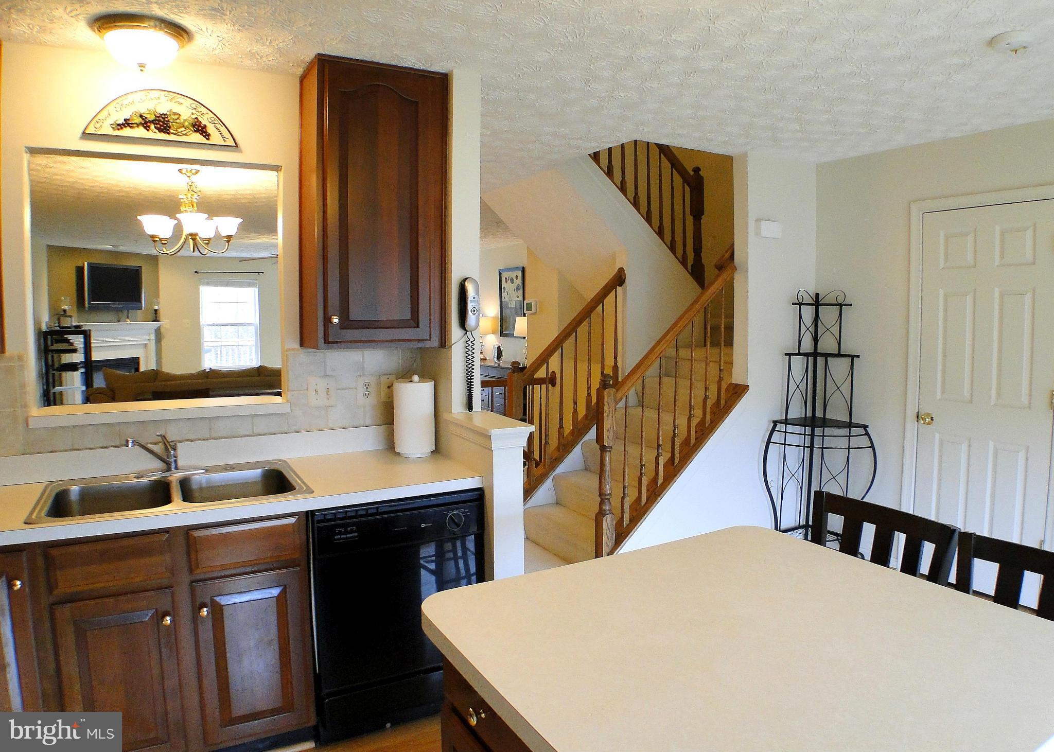 CONSTANT FRIENDSHIP - Residential