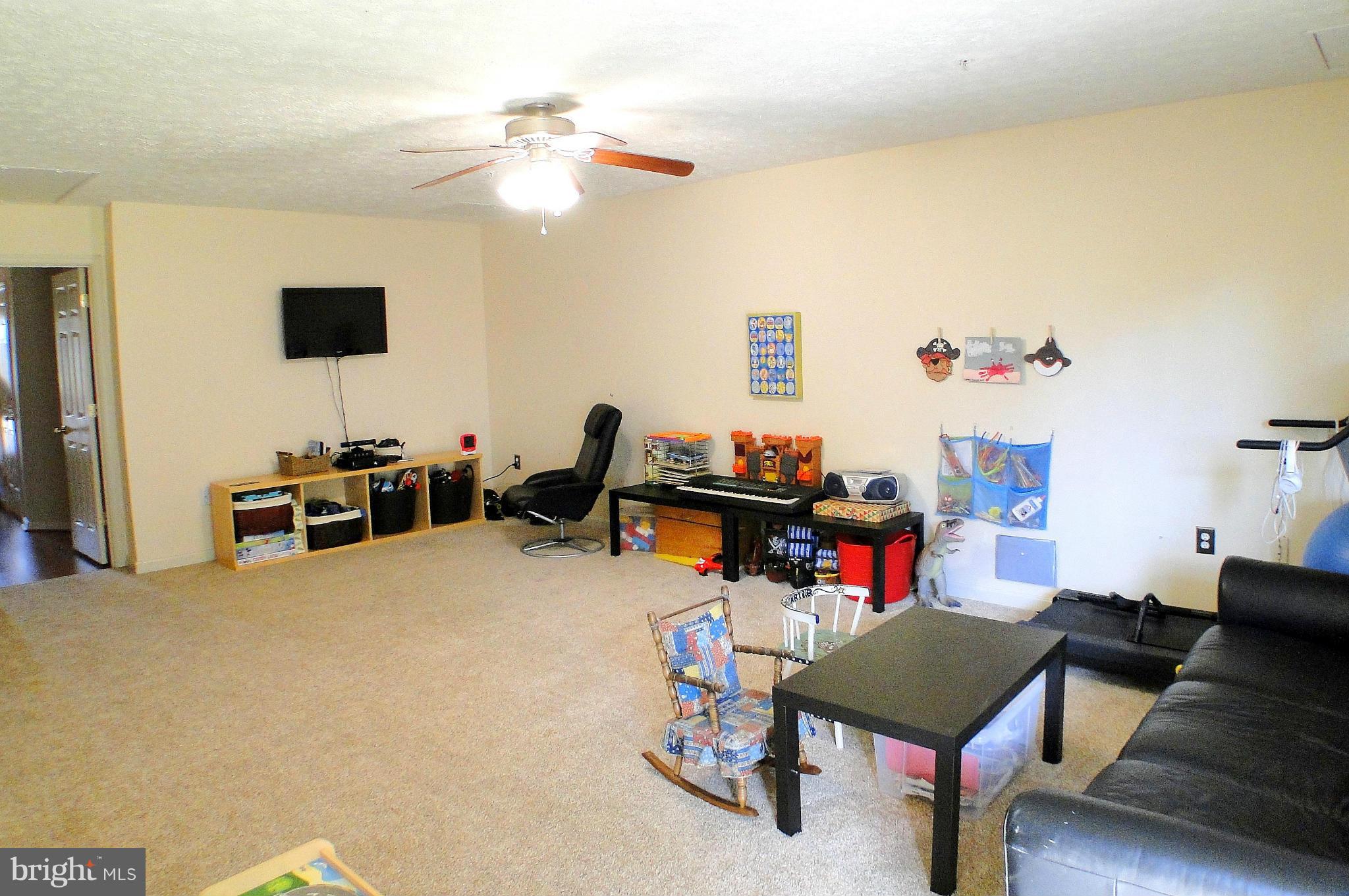 CONSTANT FRIENDSHIP - Residential