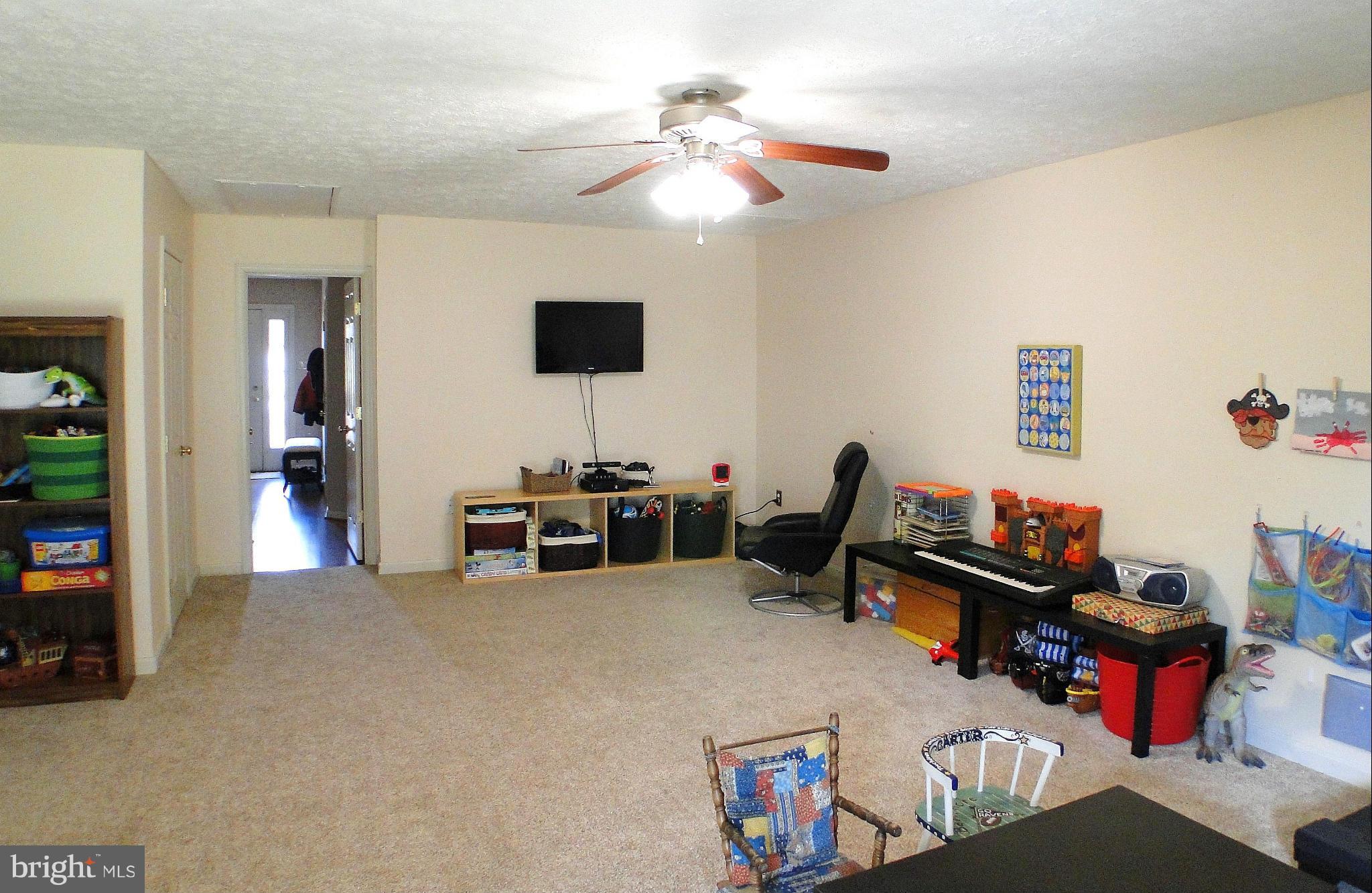 CONSTANT FRIENDSHIP - Residential