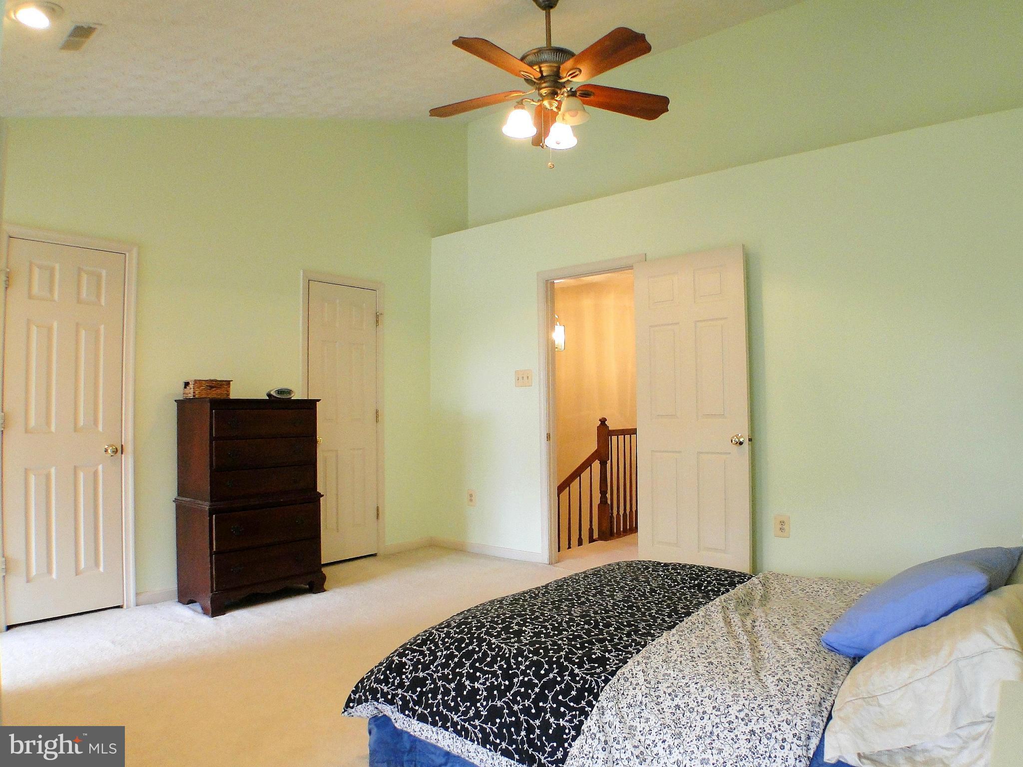 CONSTANT FRIENDSHIP - Residential