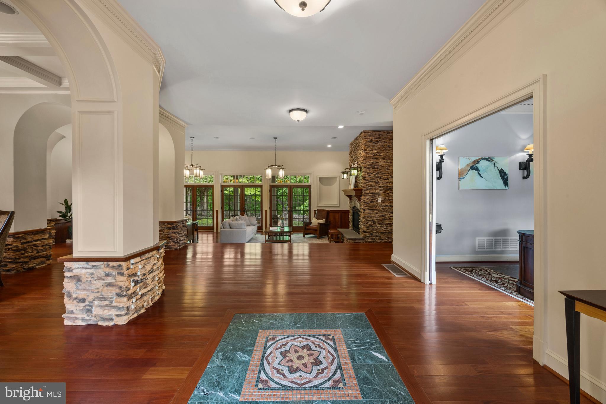 2524 CHAPMAN LANE