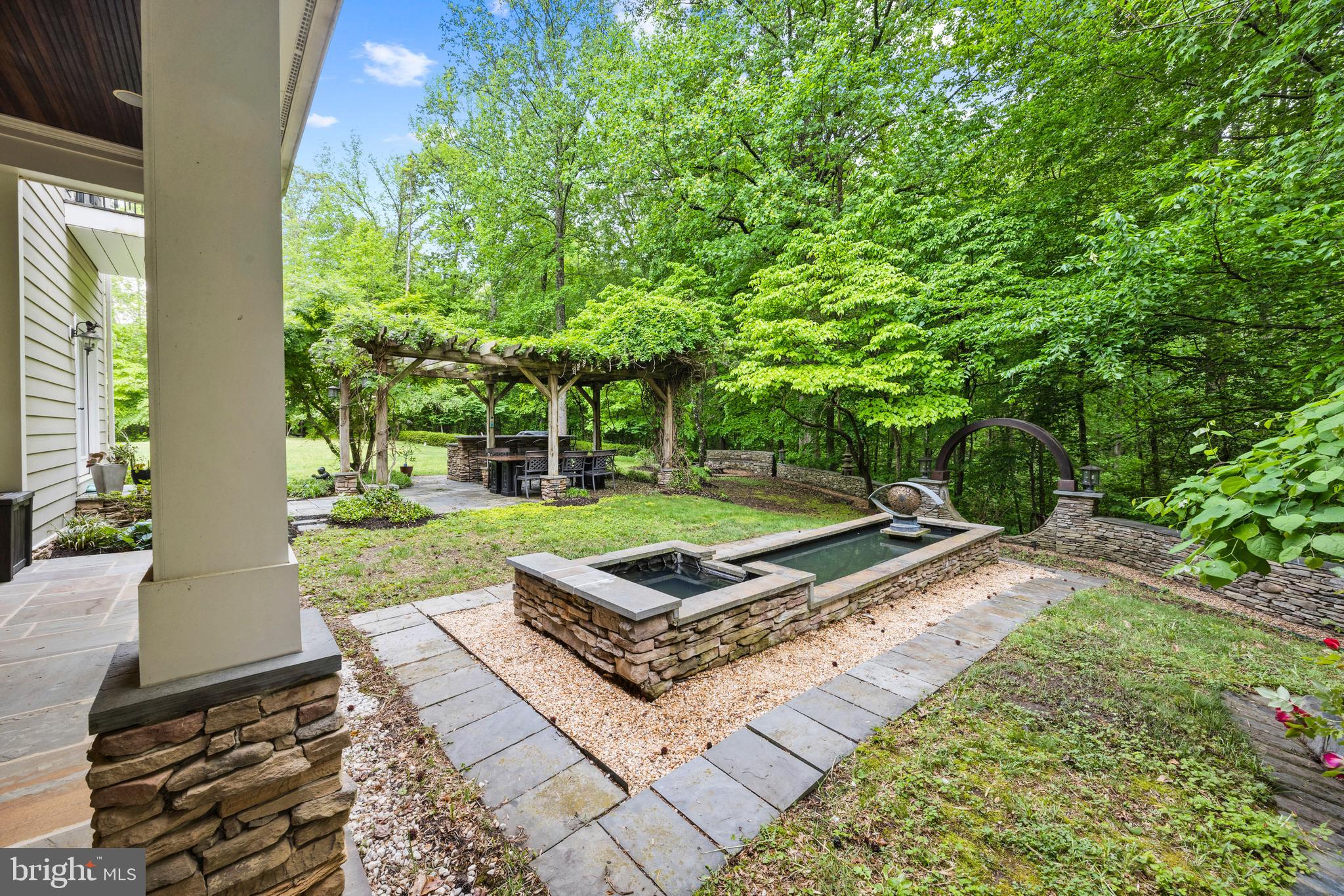 2524 CHAPMAN LANE