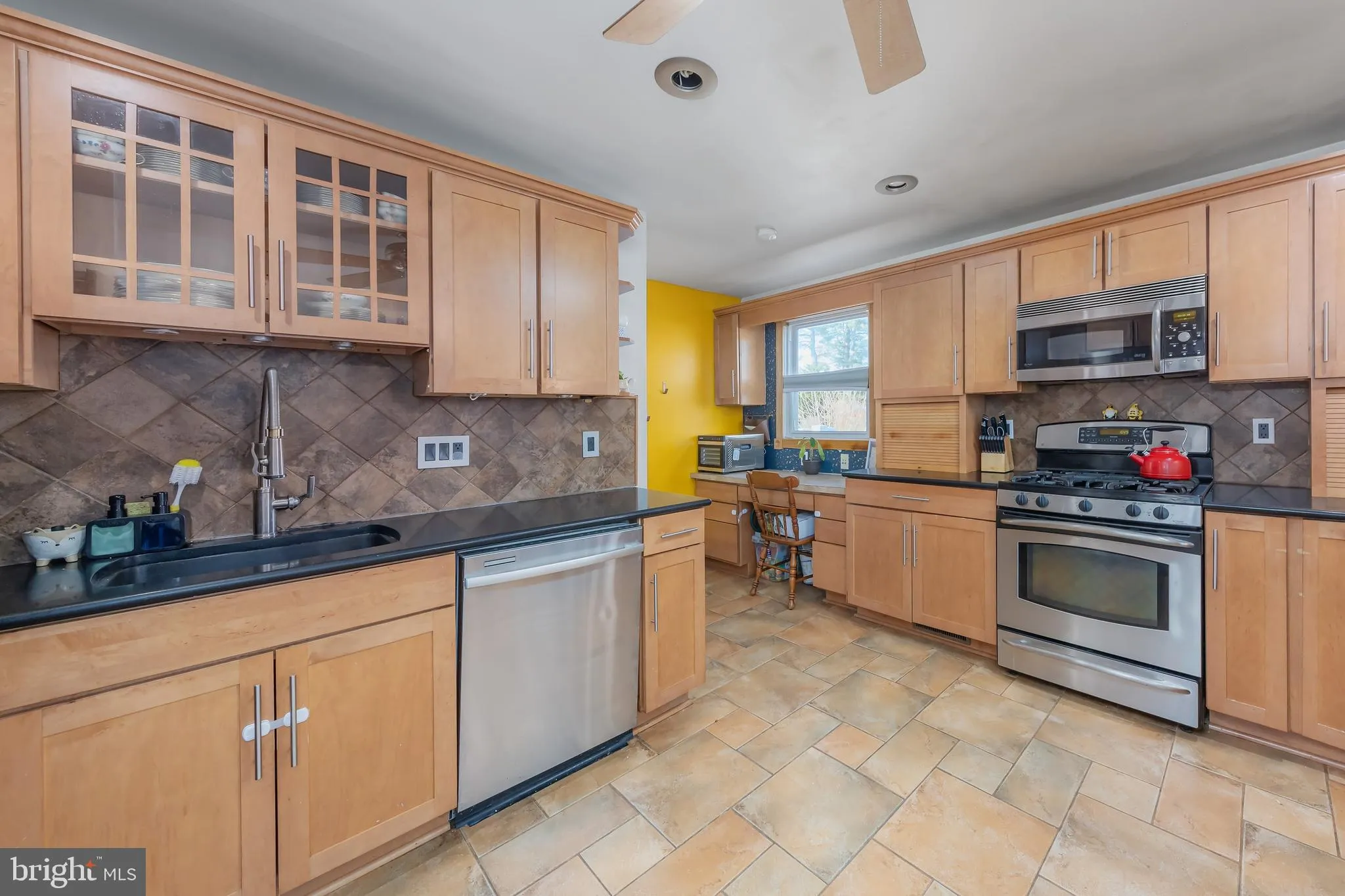 Glassboro, New Jersey 08028, United States, 3 Bedrooms Bedrooms, ,2 BathroomsBathrooms,Residential,Pending,16731