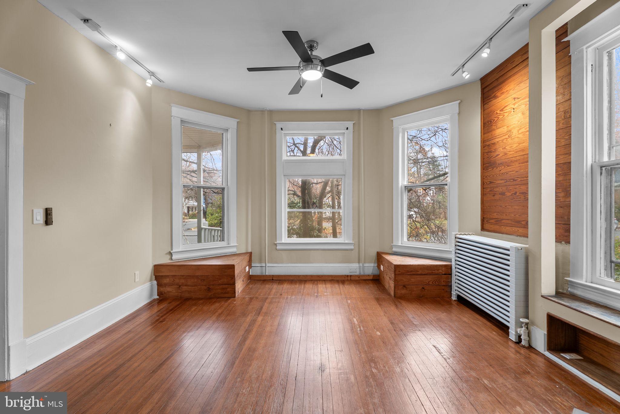 MOUNT RAINIER - Residential Lease